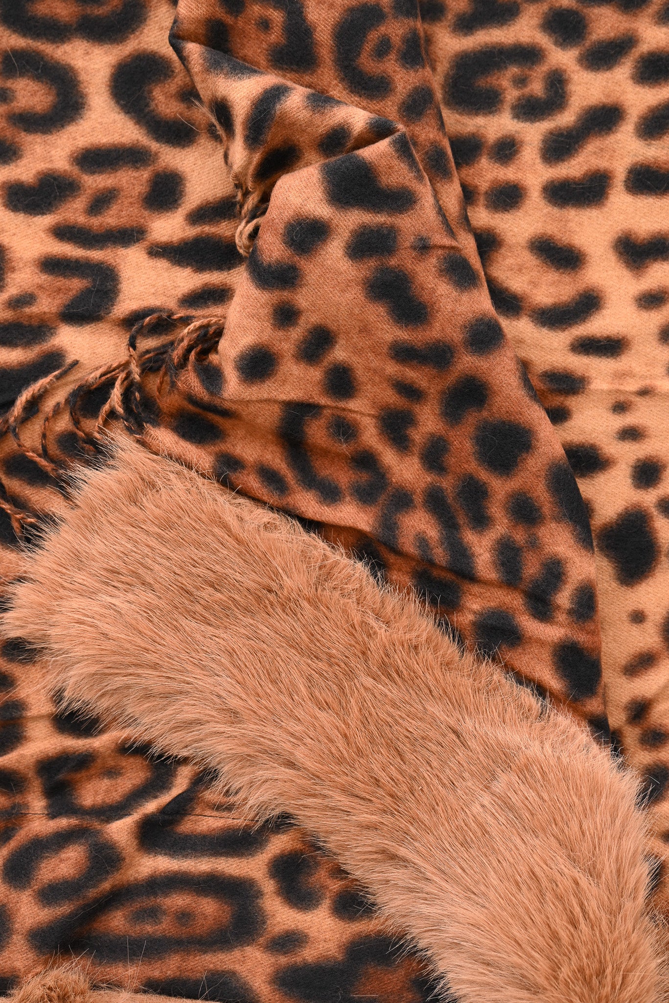 Omslagdoek panterprint met faux fur camel