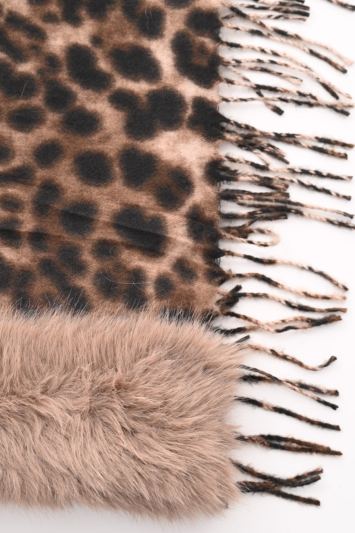 Omslagdoek panterprint met faux fur beige