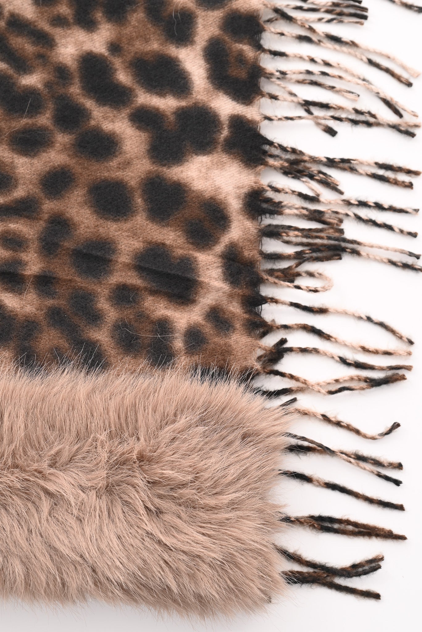 Omslagdoek panterprint met faux fur beige