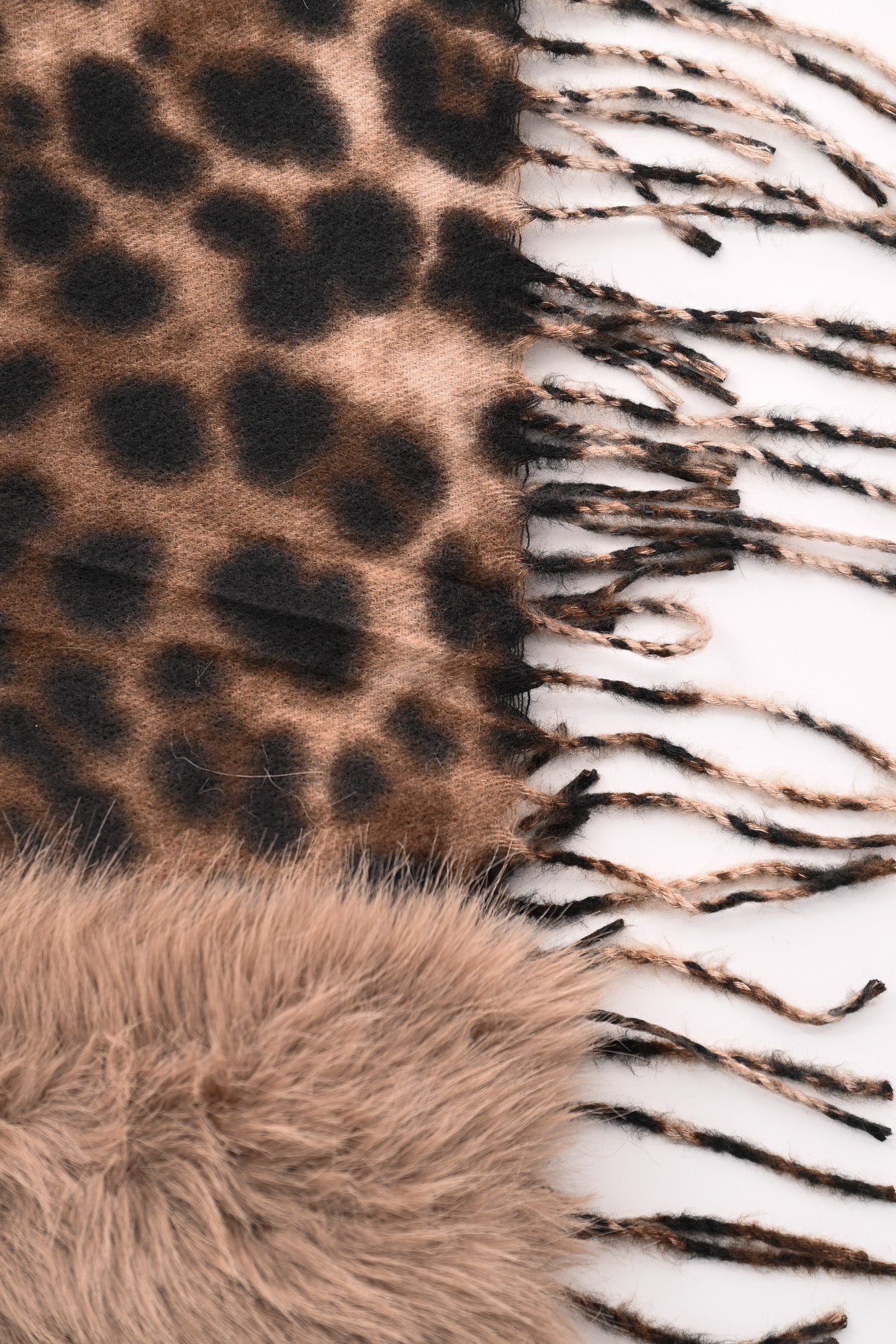 Omslagdoek panterprint met faux fur beige