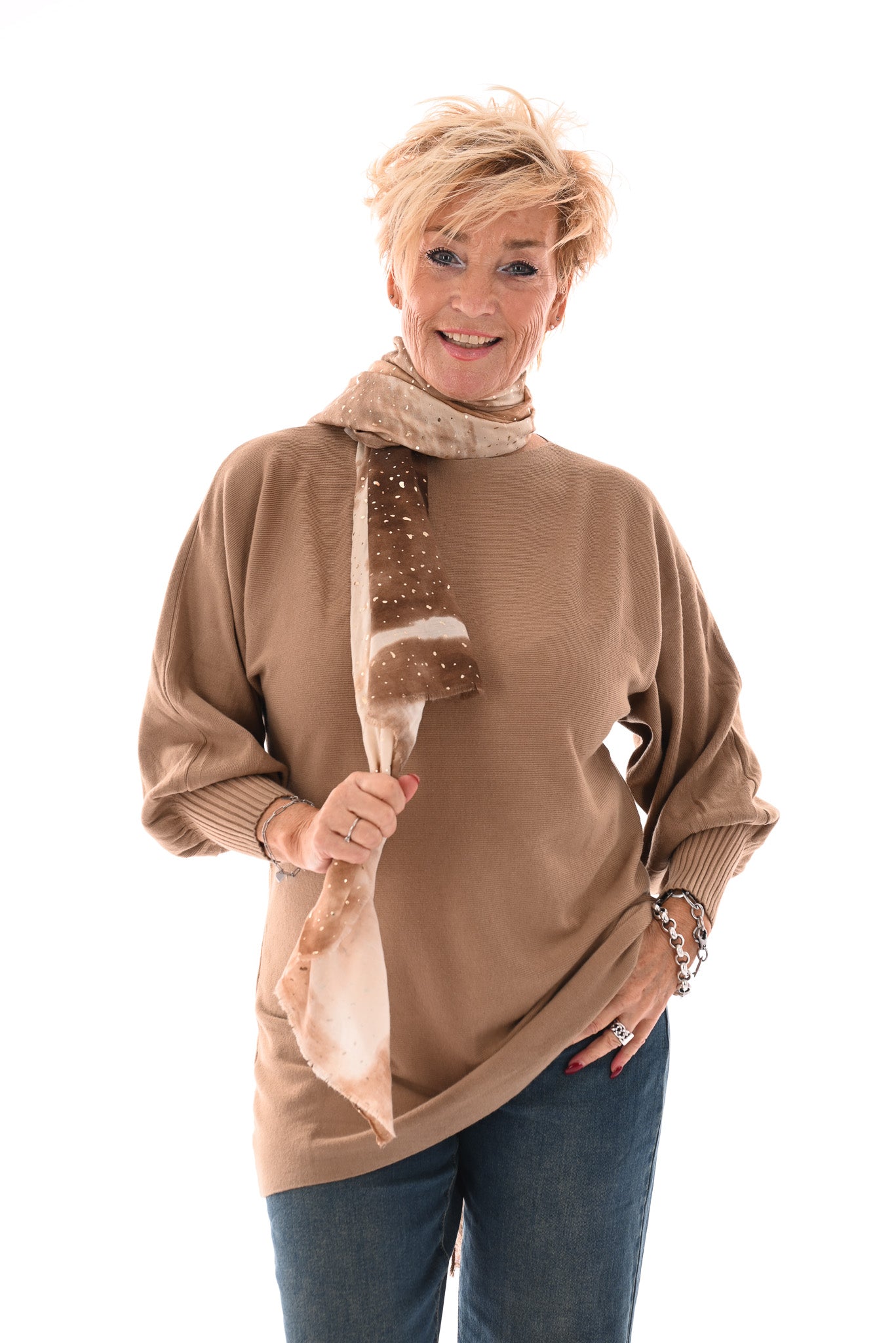Trui met knoopjes pofmouwen camel