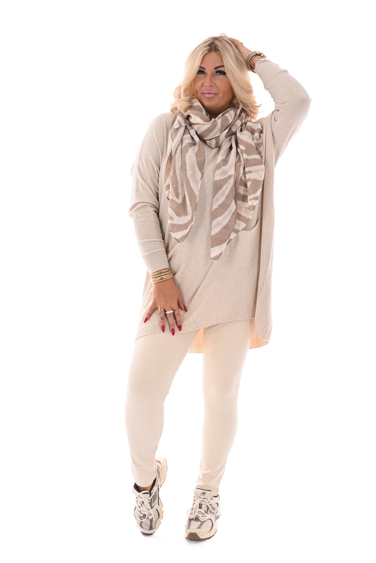 Trui met zakken en knoopjes beige