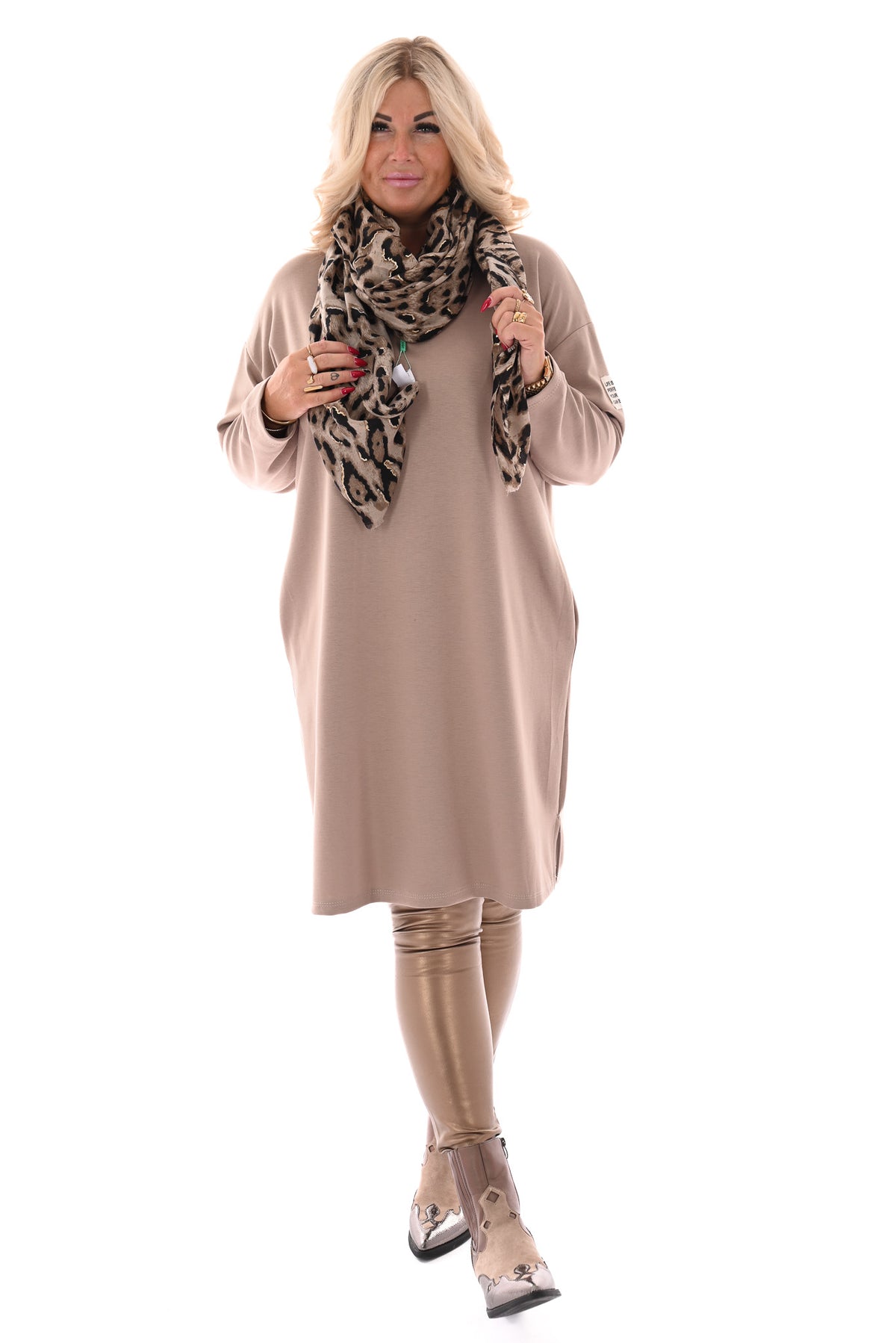Sweaterdress v-hals applicatie taupe