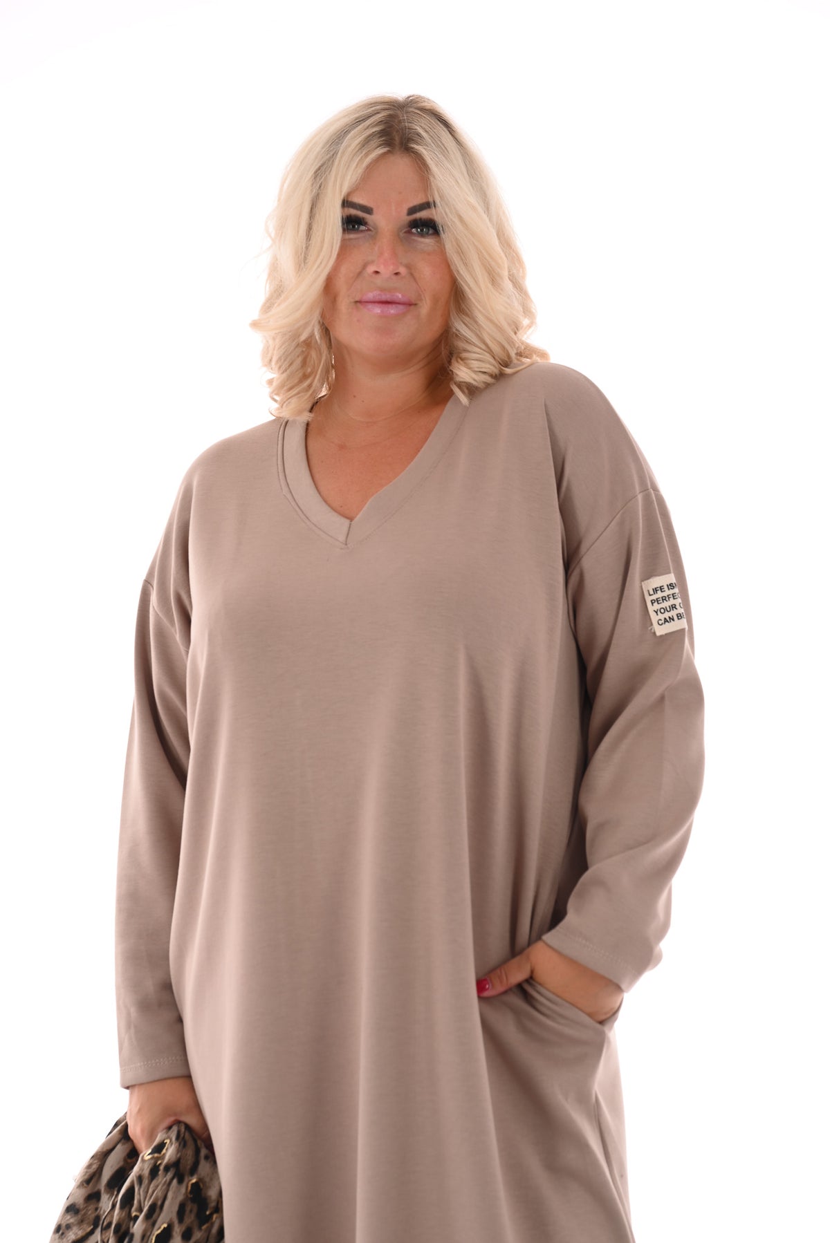 Sweaterdress v-hals applicatie taupe