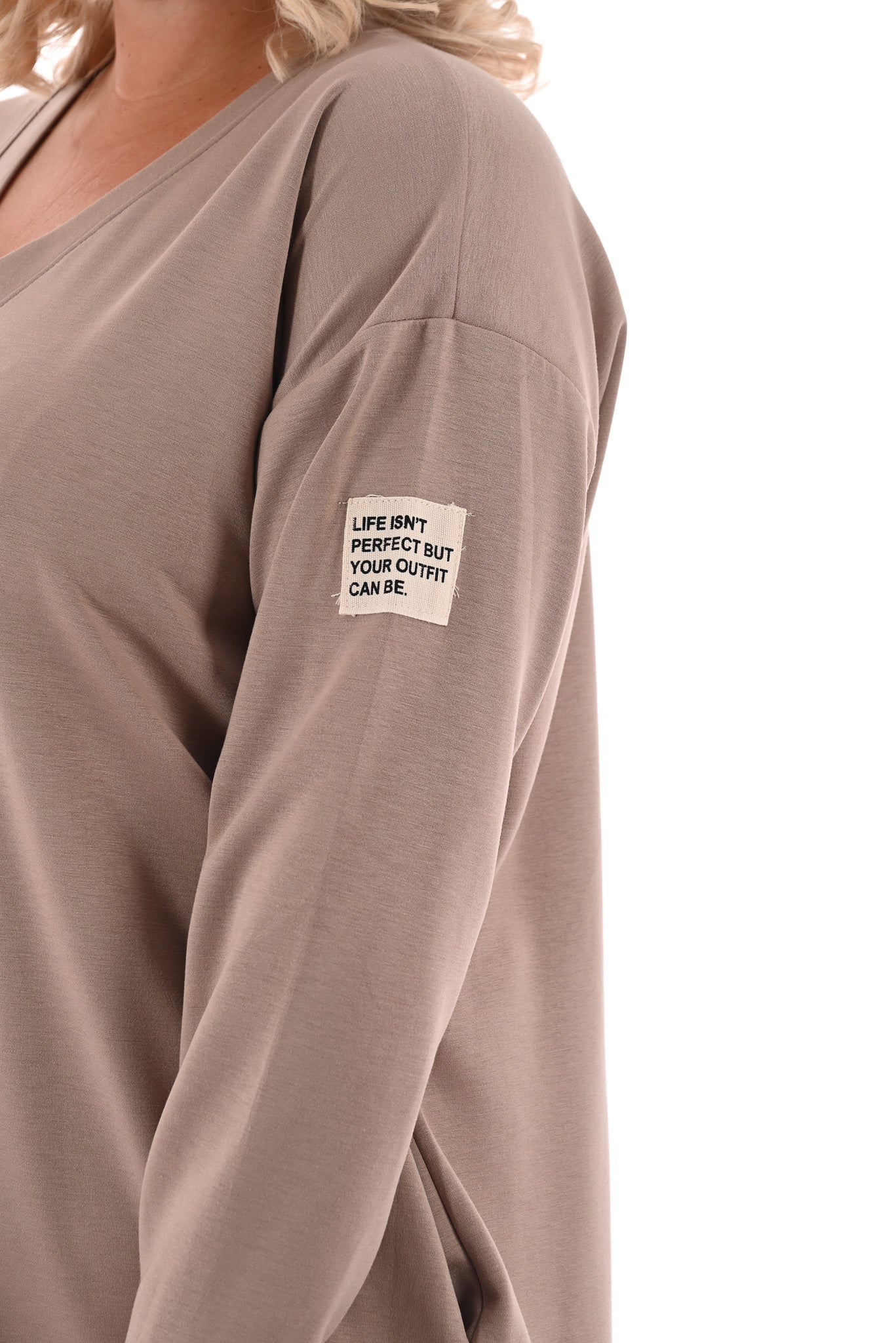 Sweaterdress v-hals applicatie taupe