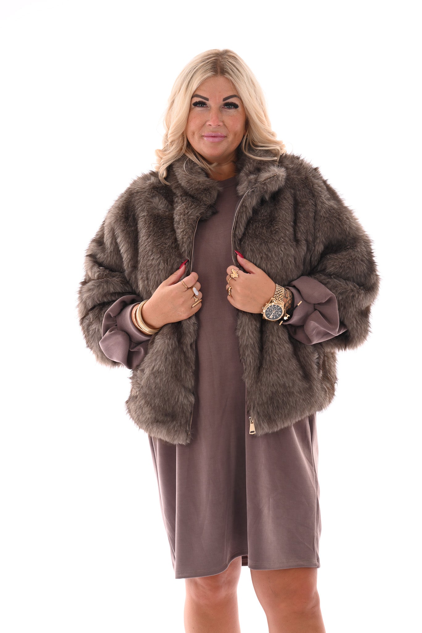 Faux fur jas korte mouwen en opstaande kraag taupe