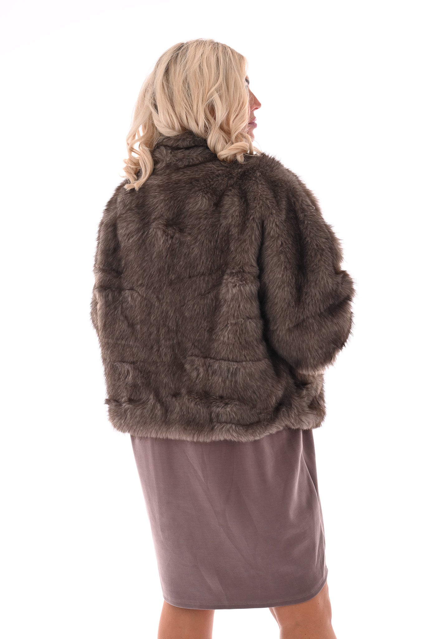 Faux fur jas korte mouwen en opstaande kraag taupe