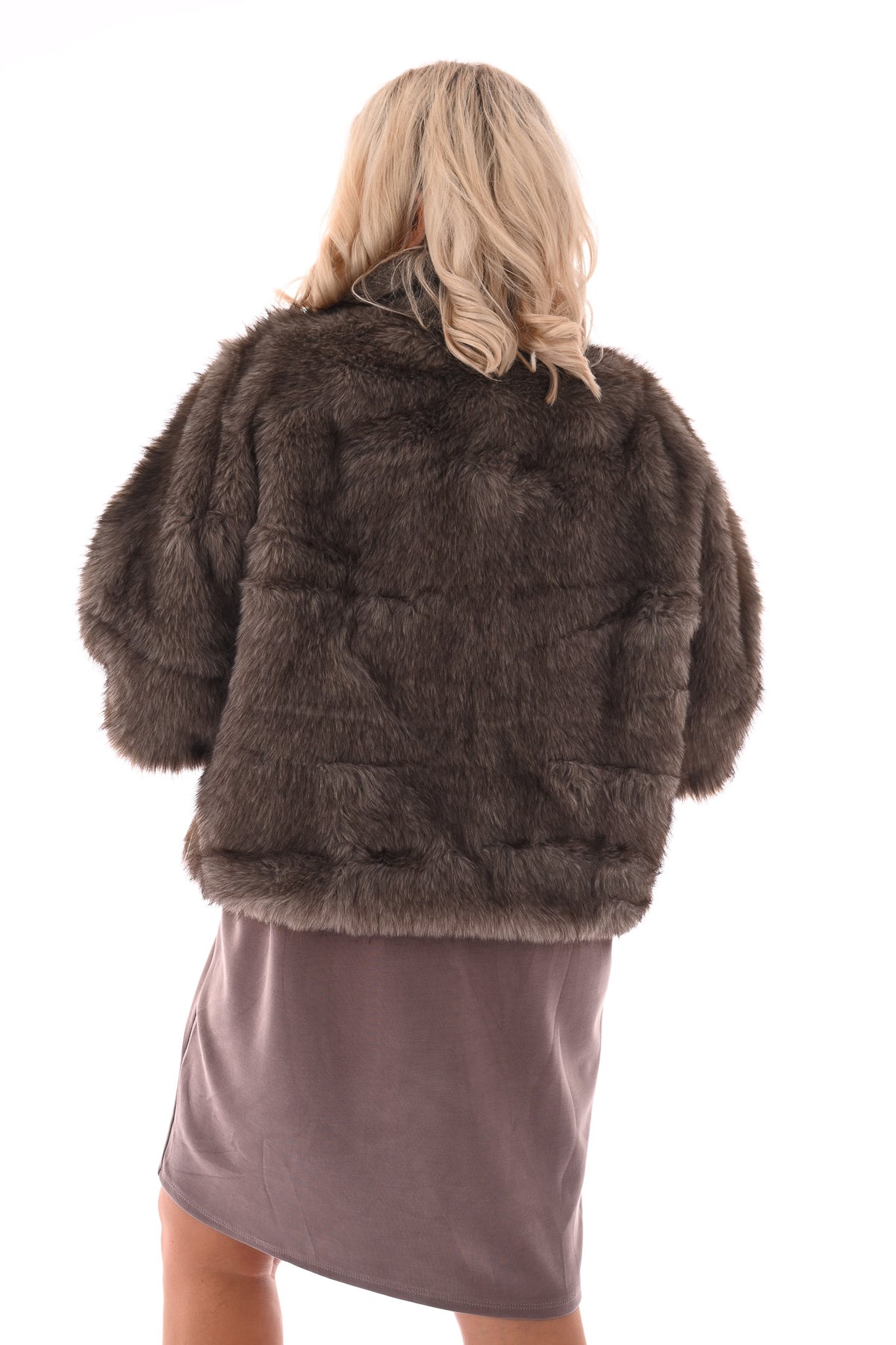 Faux fur jas korte mouwen en opstaande kraag taupe