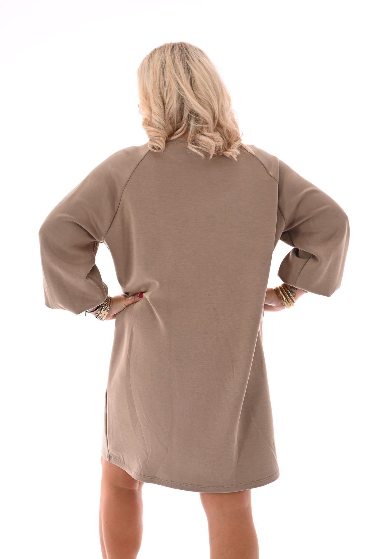 Sweaterdress pofmouwen beige