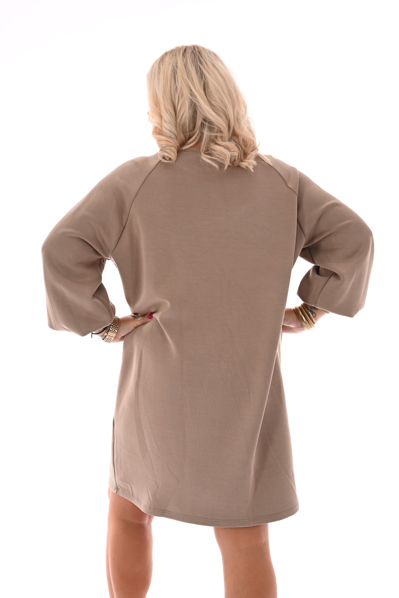 Sweaterdress pofmouwen beige