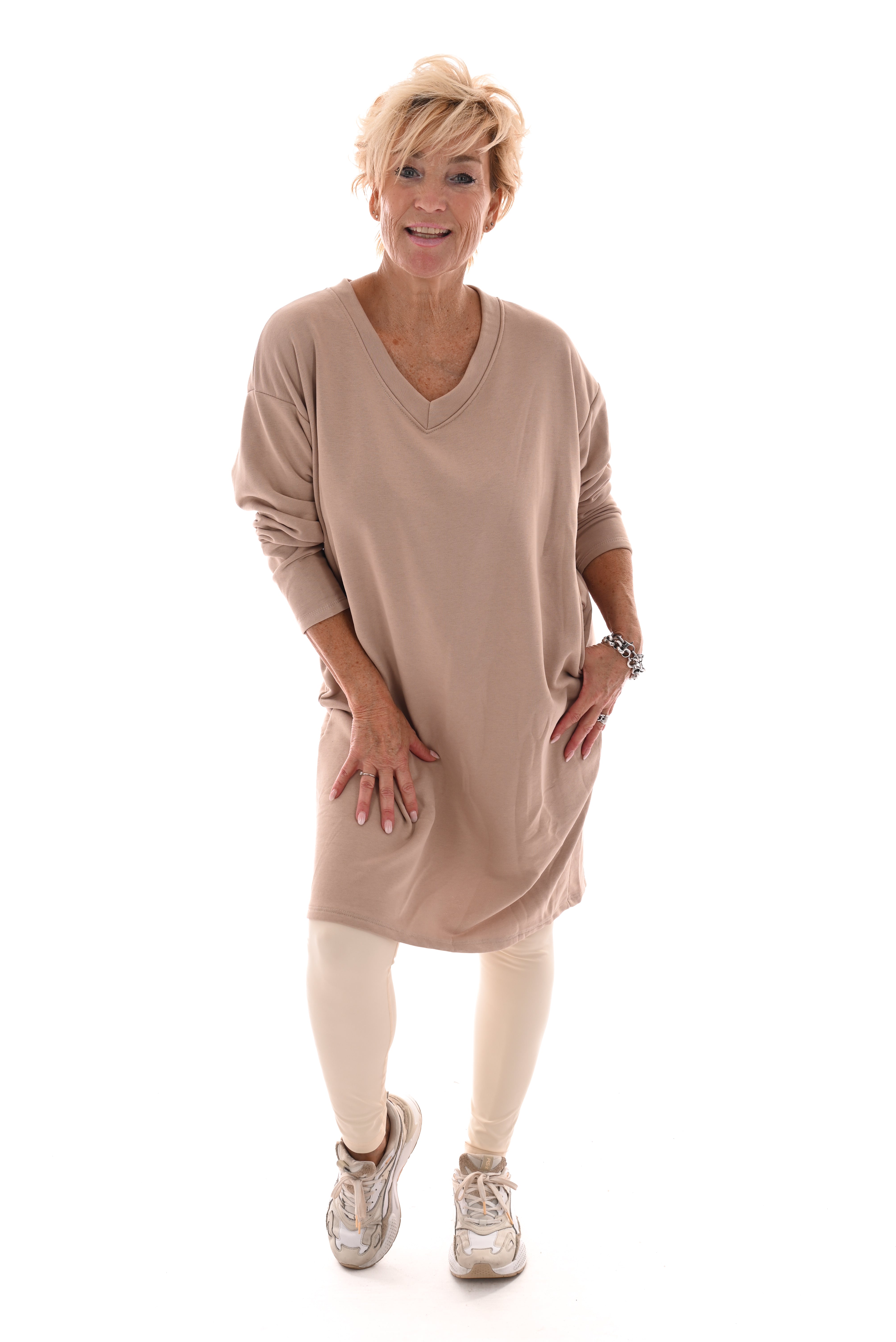Sweaterdress v-hals uni beige