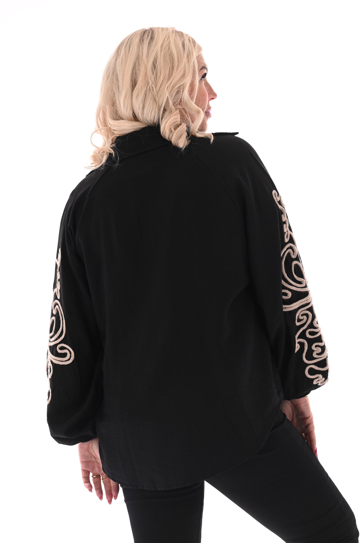 Blouse v-hals borduur op de mouwen zwart
