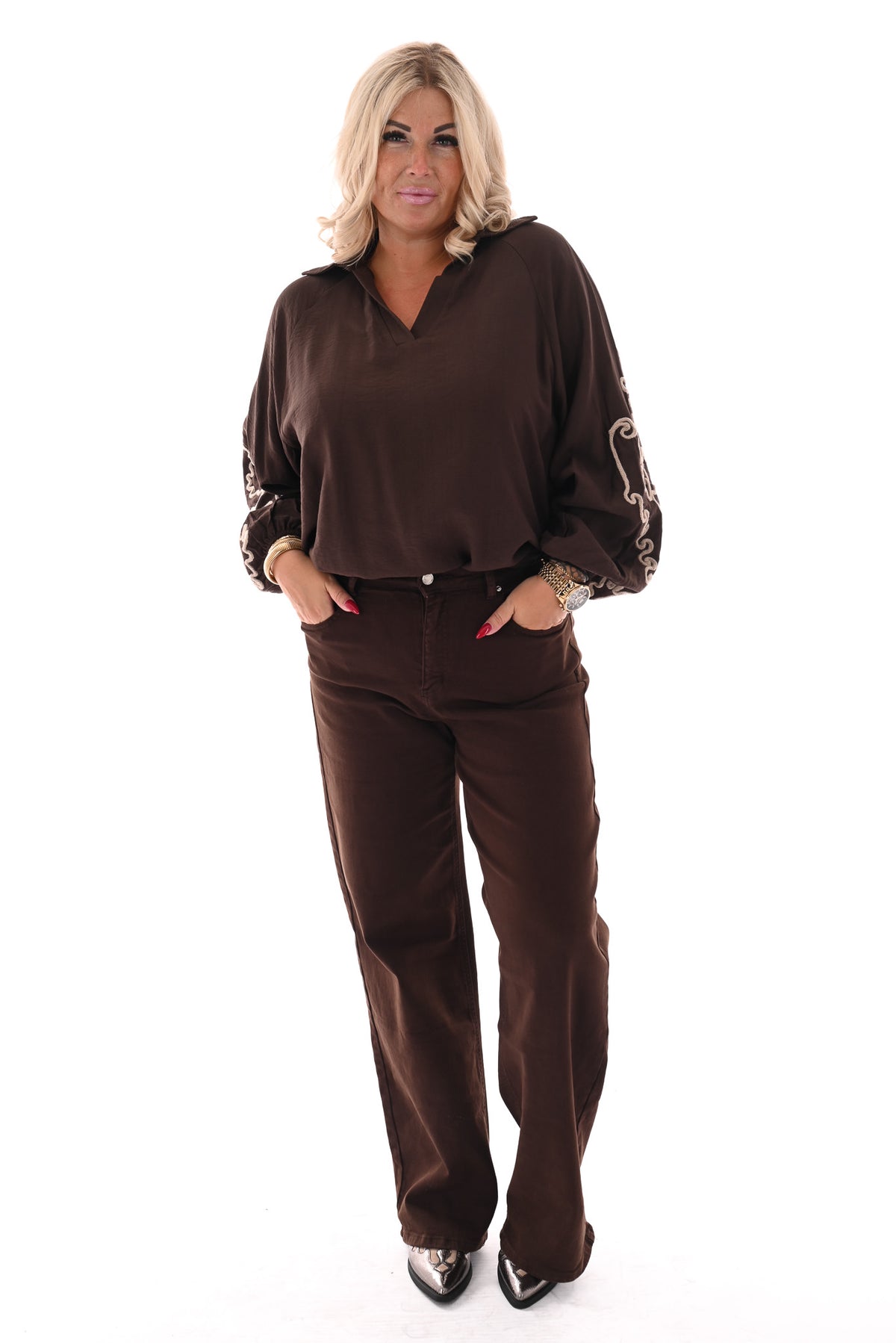 Blouse v-hals borduur op de mouwen bruin