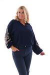 Blouse v-hals borduur op de mouwen marineblauw