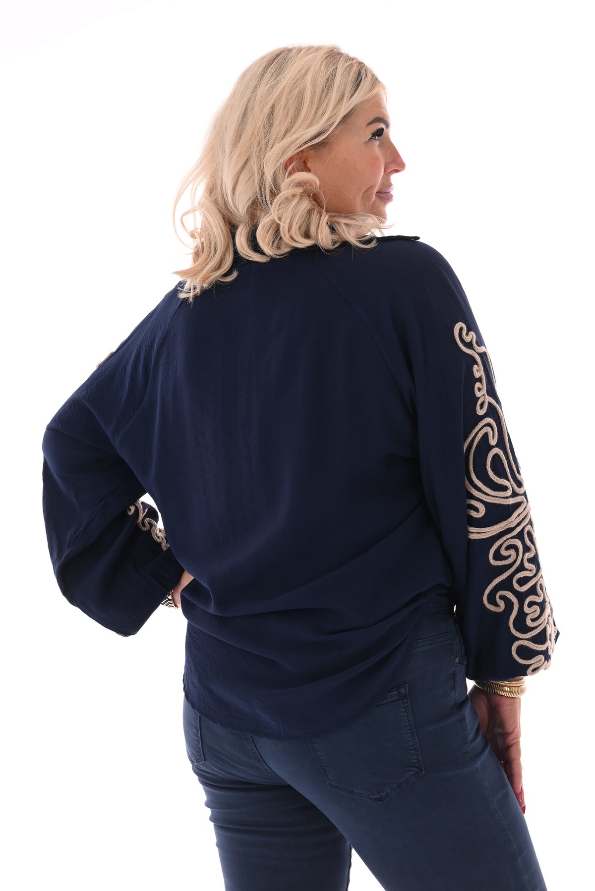 Blouse v-hals borduur op de mouwen marineblauw