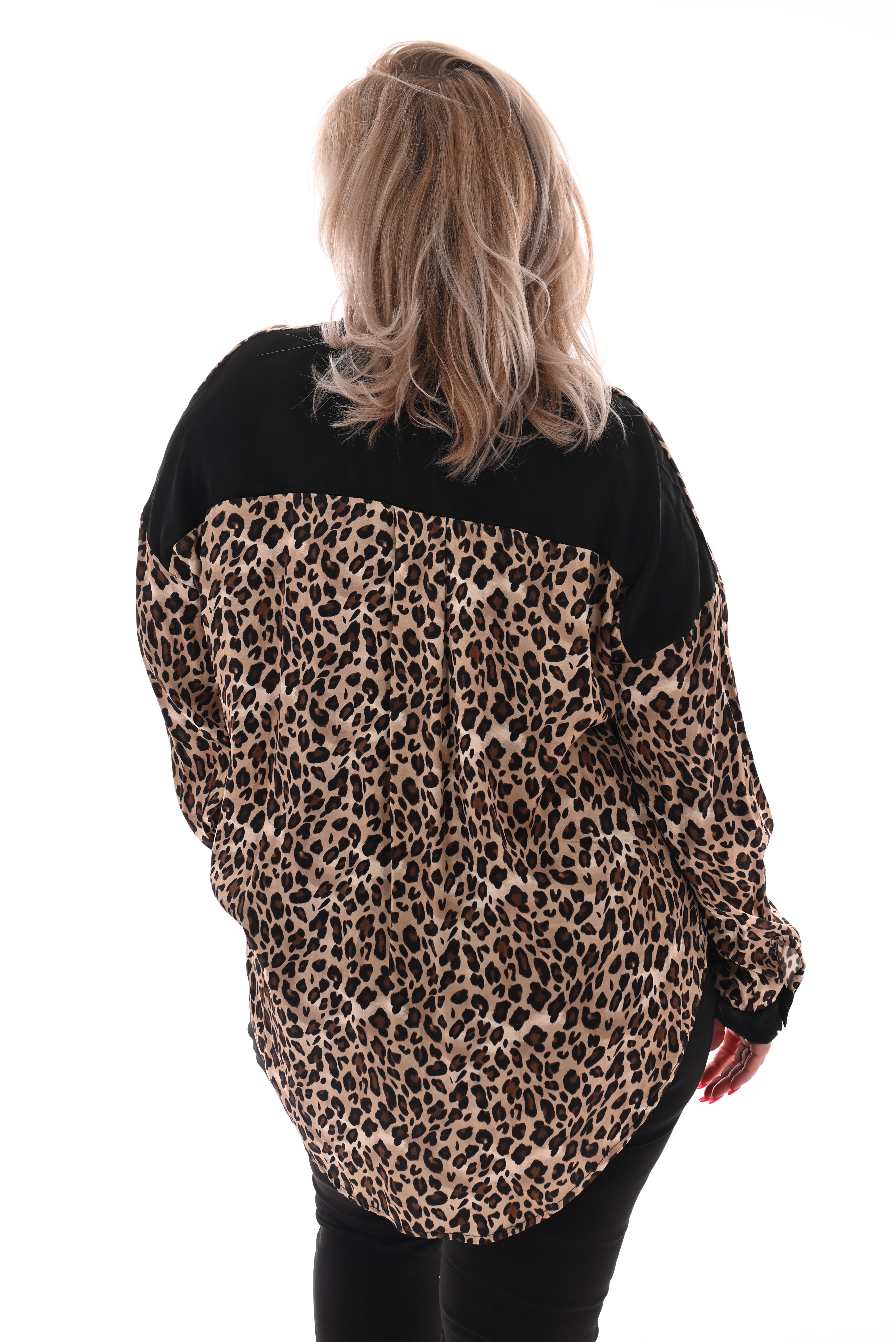 Doorknoop blouse silky panterprint zwart