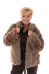 Faux fur jas met capuchon taupe