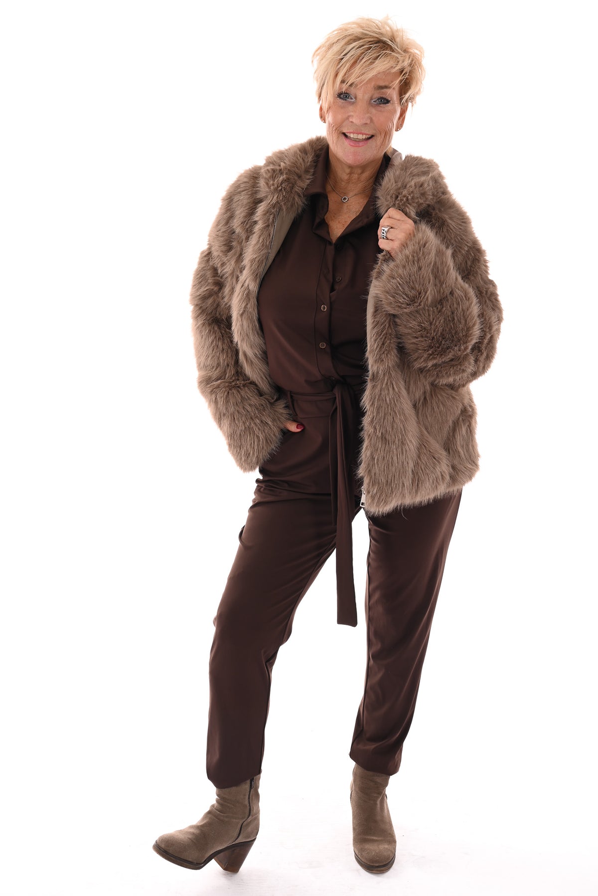 Faux fur jas met capuchon taupe