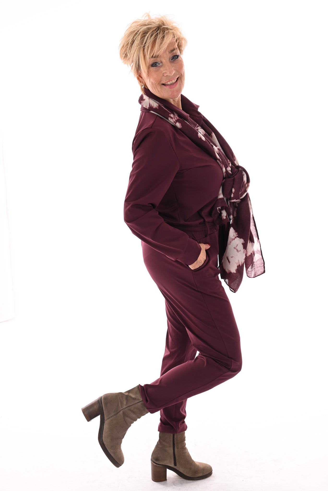Travel jumpsuit met ceintuur aubergine