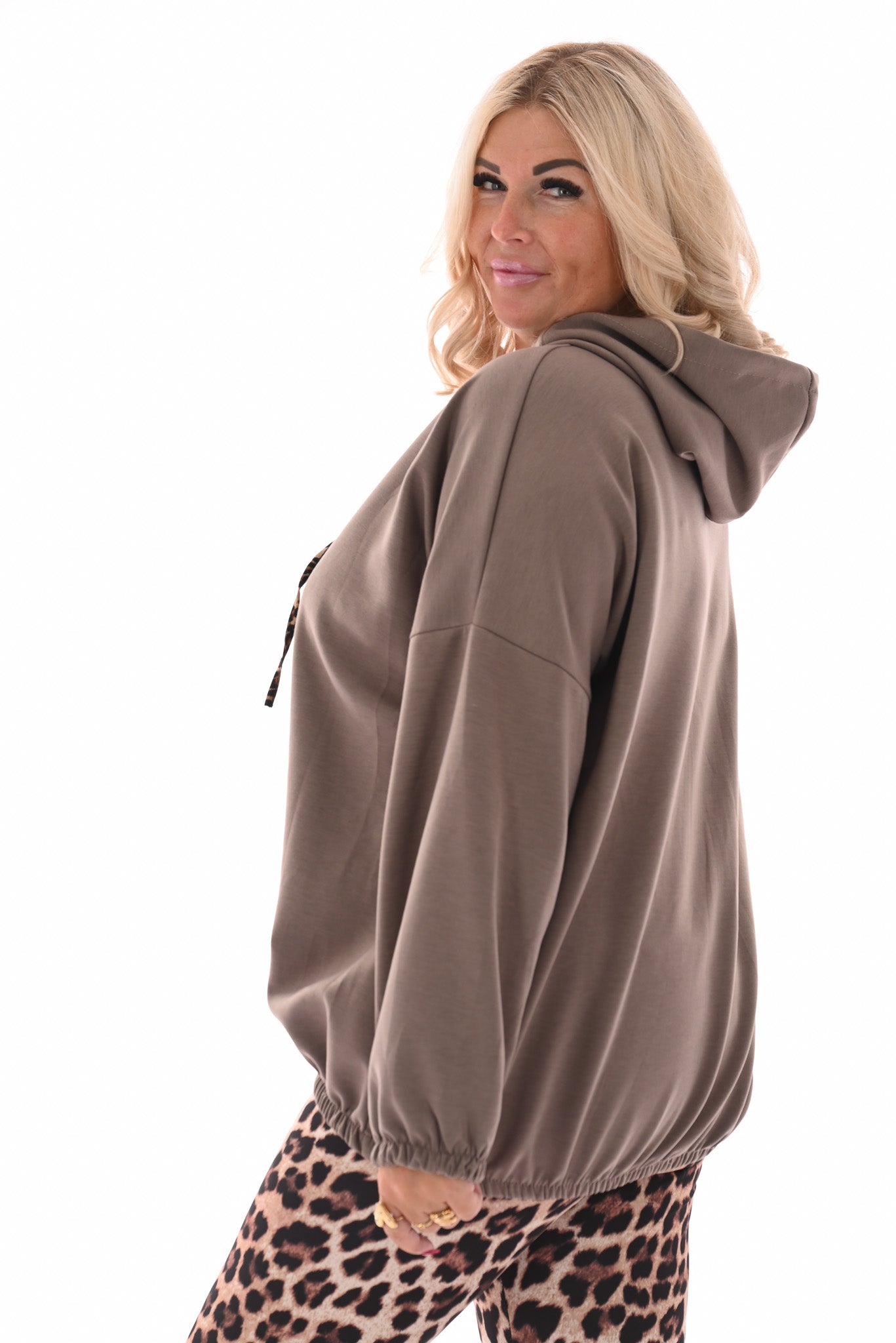 Sweater met capuchon panterprint randje taupe