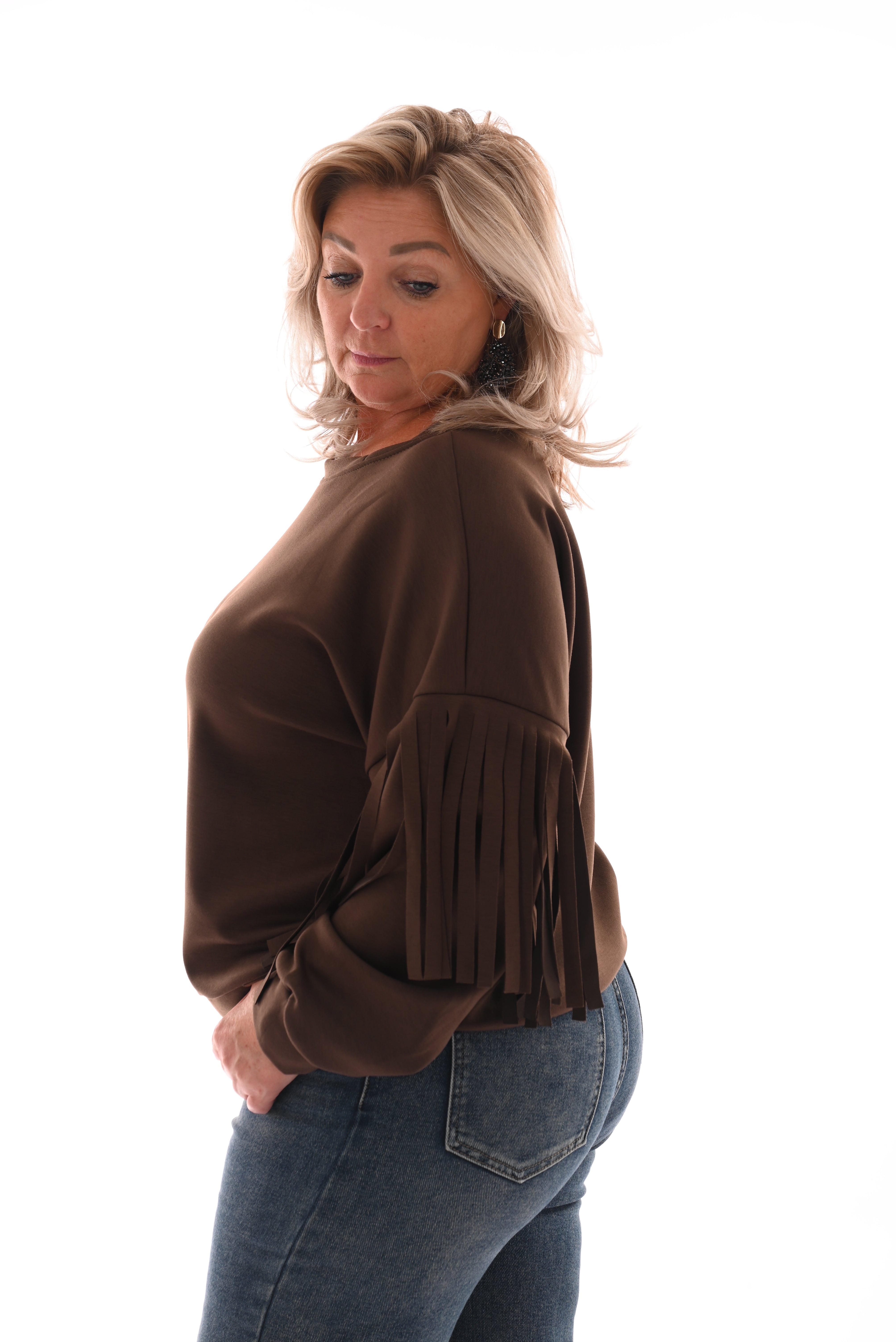 Sweater met franjes aan de mouwen donkerbruin