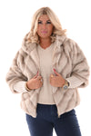 Fijne faux fur met korte mouwen en capuchon roomwit