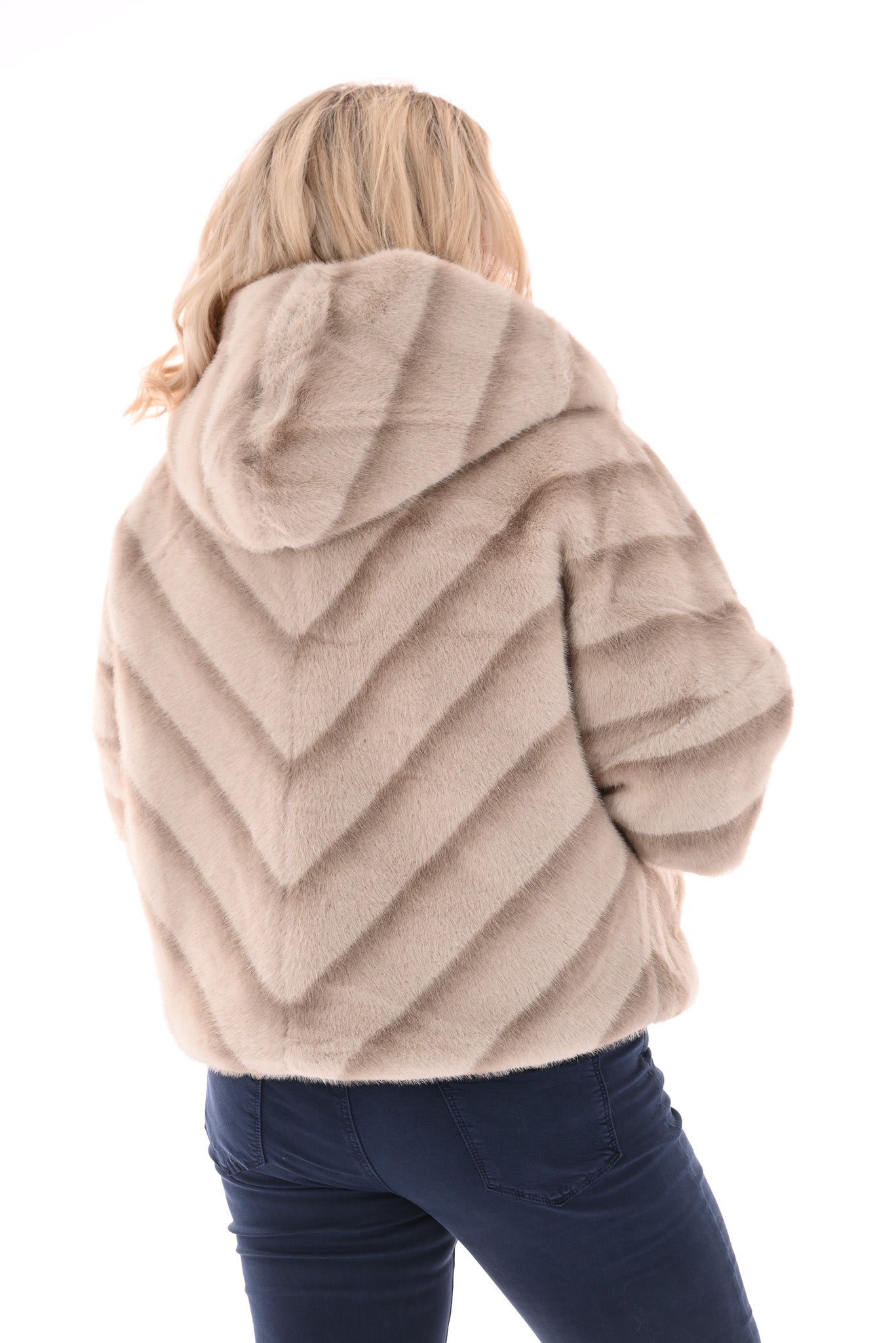 Fijne faux fur met korte mouwen en capuchon roomwit