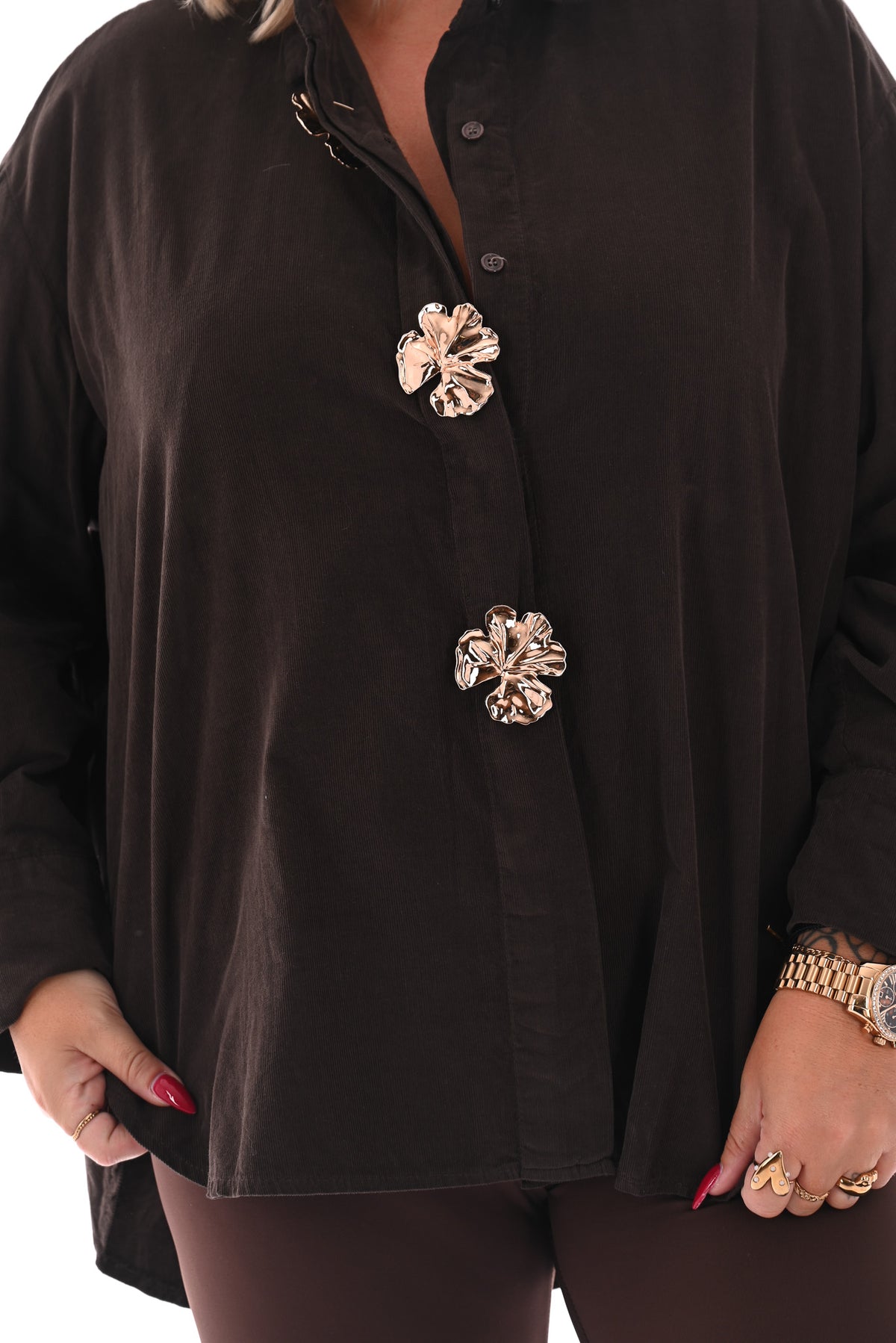 Rib blouse met broche donkerbruin