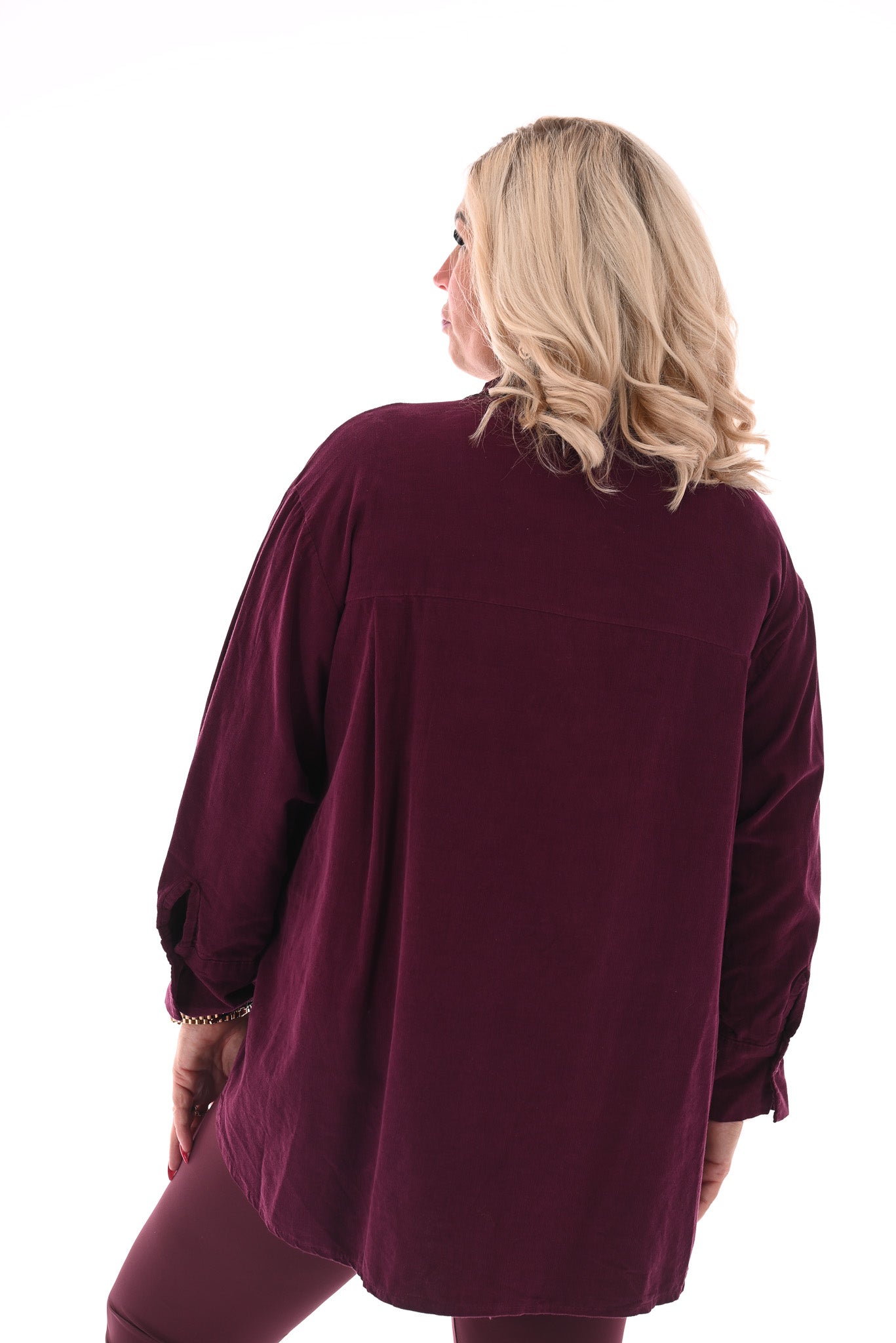 Rib blouse met broche aubergine