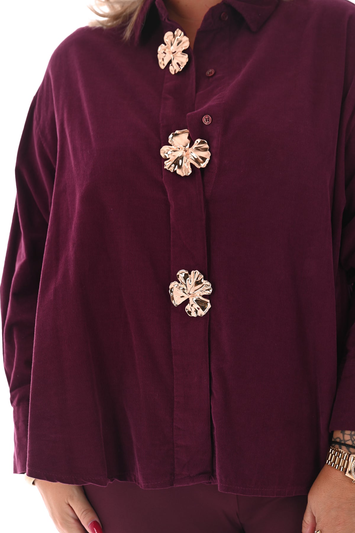 Rib blouse met broche aubergine