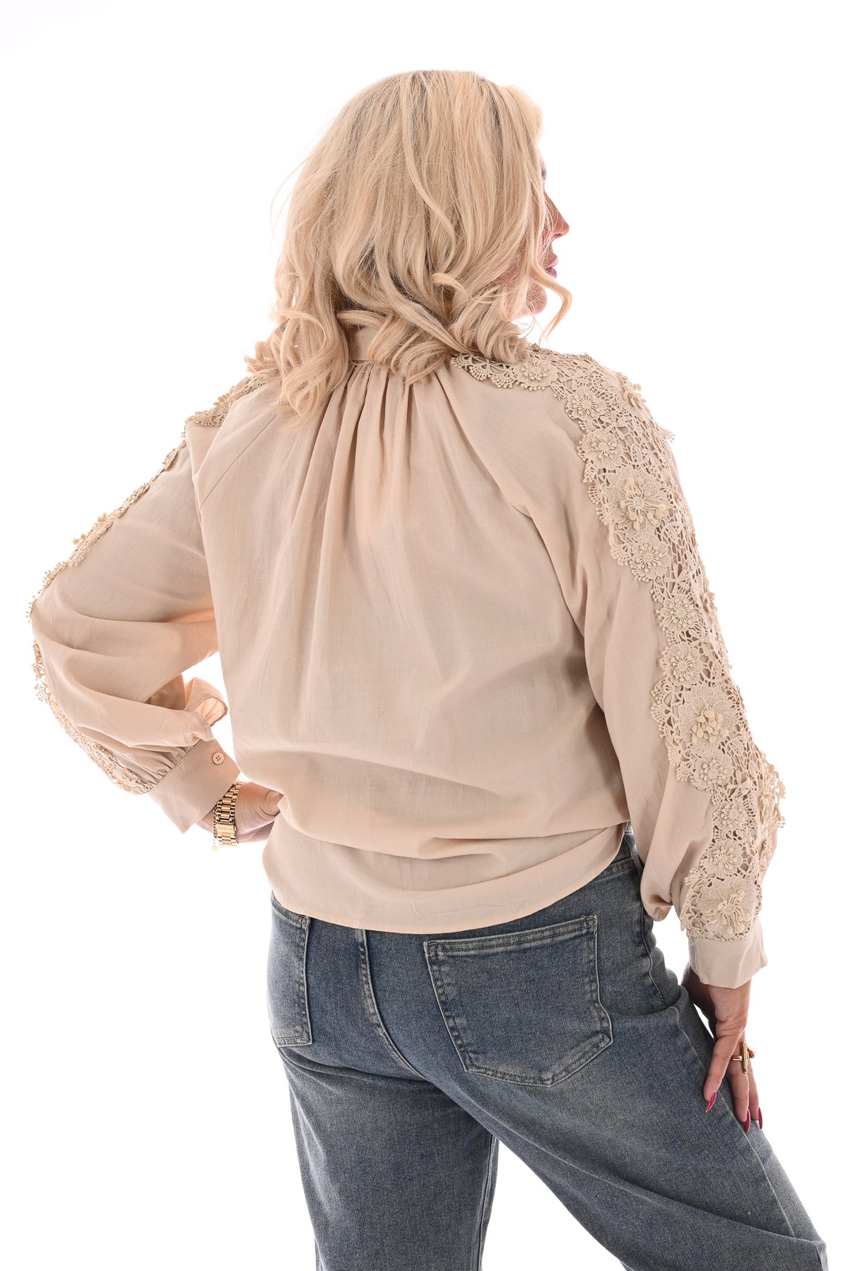 Blouse met kanten bloemen mouwen creme
