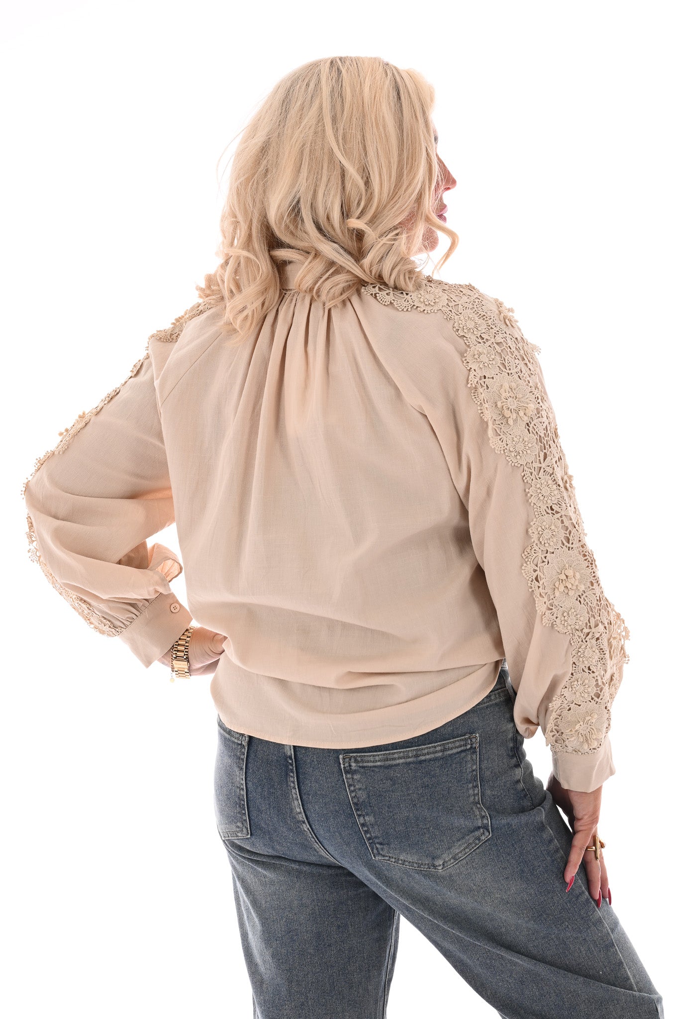 Blouse met kanten bloemen mouwen creme
