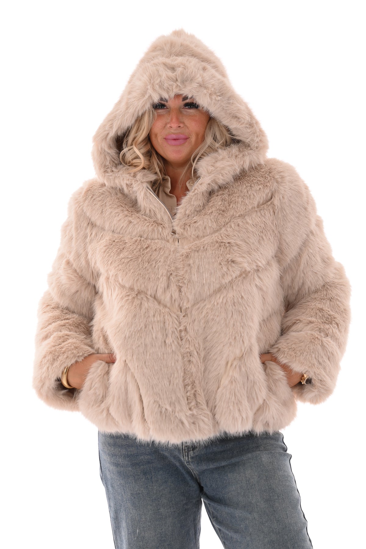 Faux fur jas met capuchon roomwit
