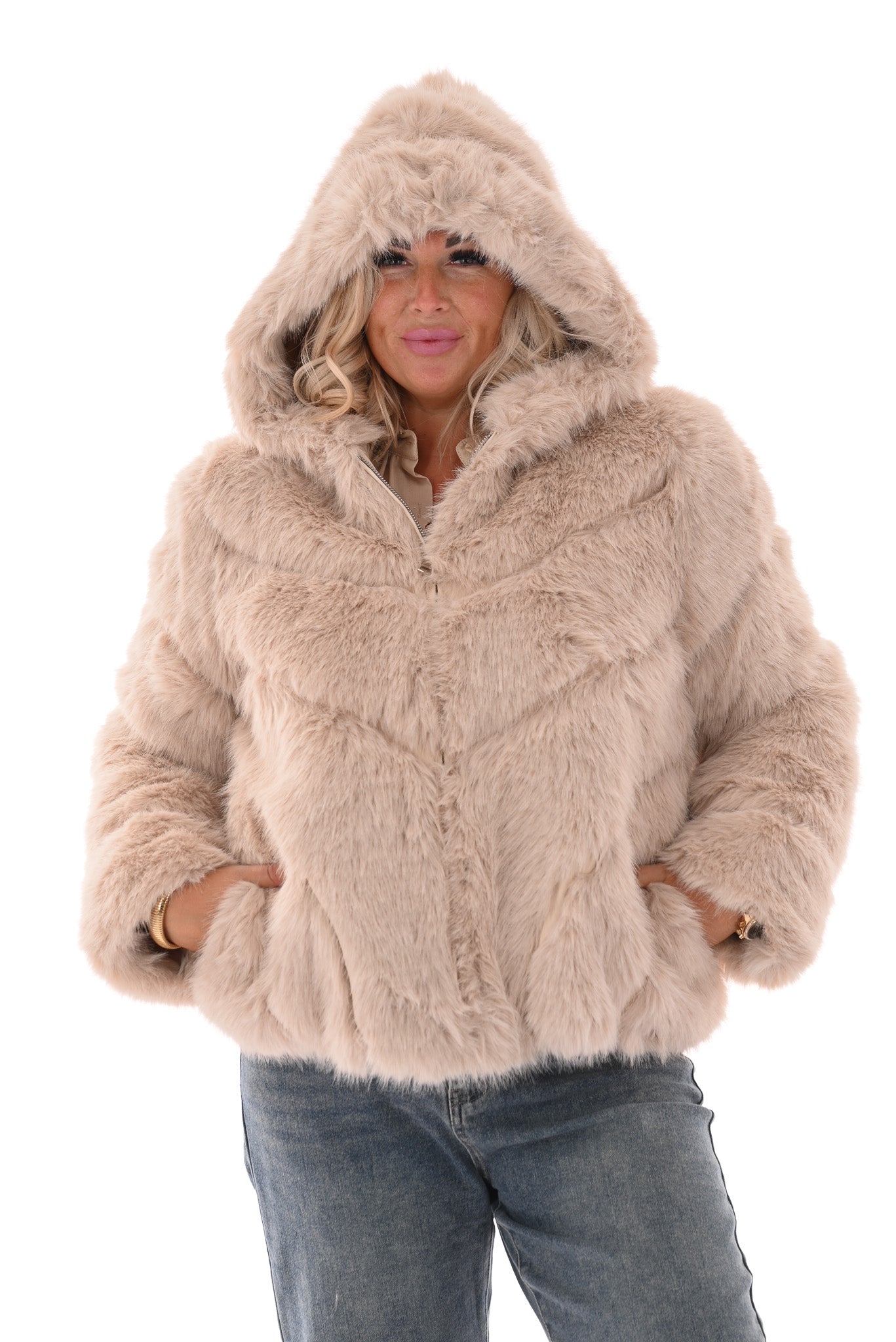 Faux fur jas met capuchon roomwit