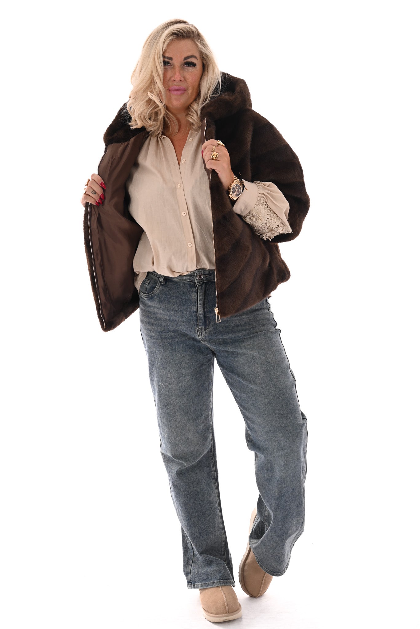 Fijne faux fur met korte mouwen en capuchon bruin