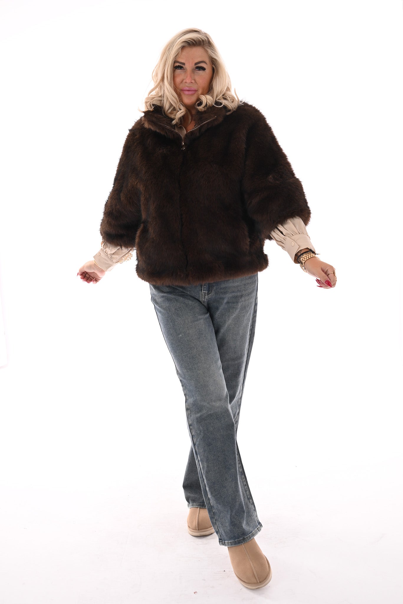 Faux fur jas korte mouwen en opstaande kraag bruin