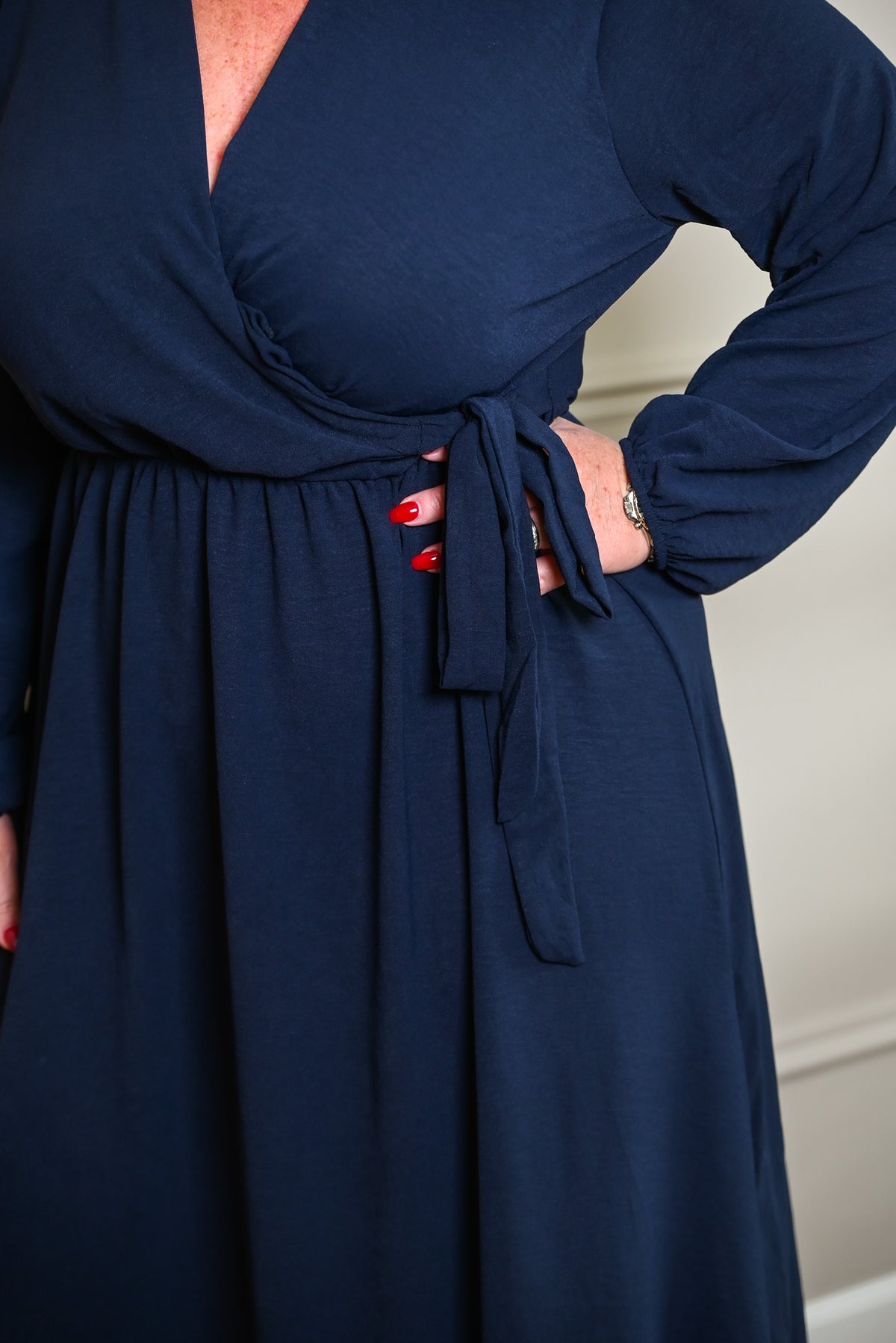 Maxi jurk lange mouwen met strik uni marineblauw