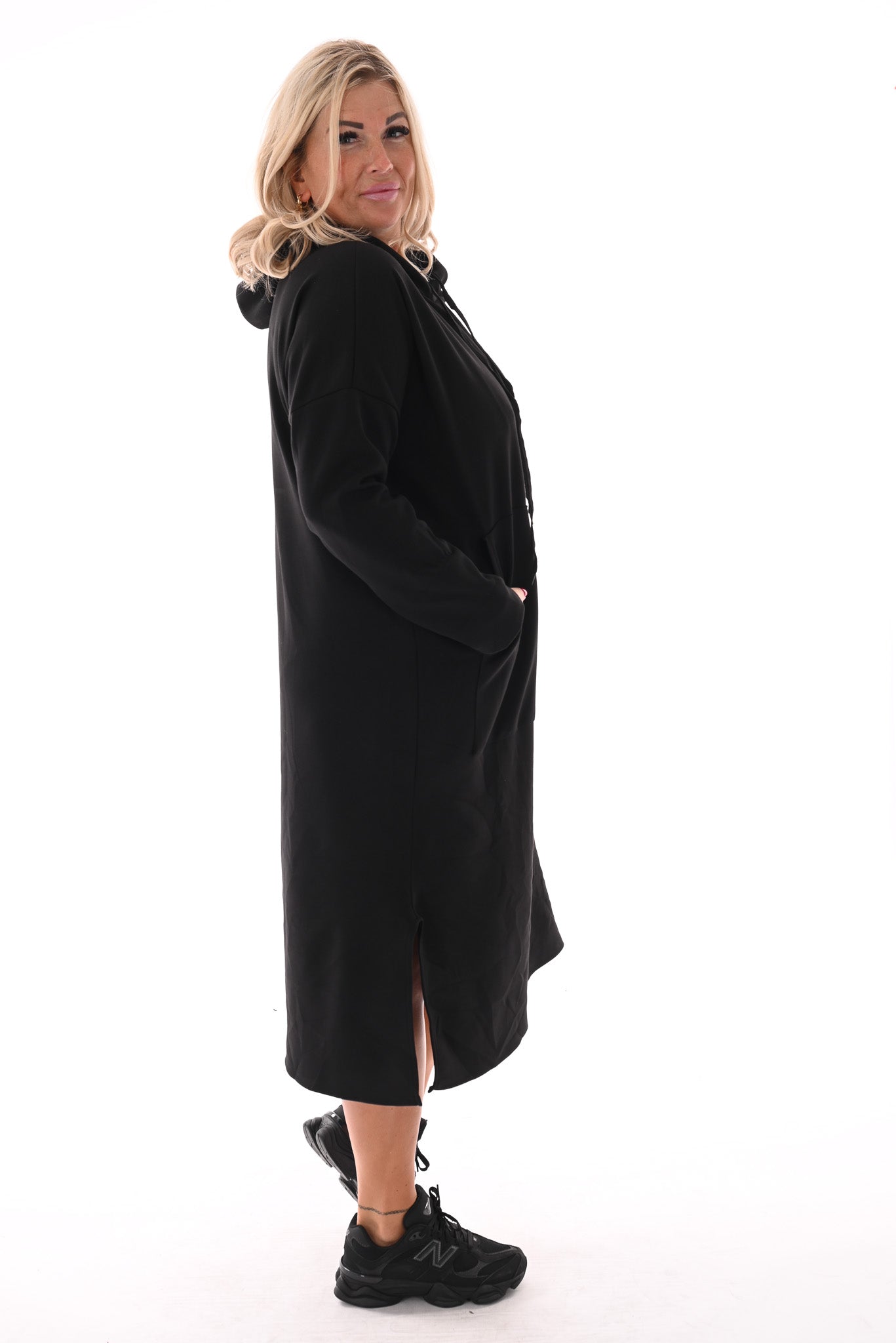 Lange sweaterdress met capuchon zwart