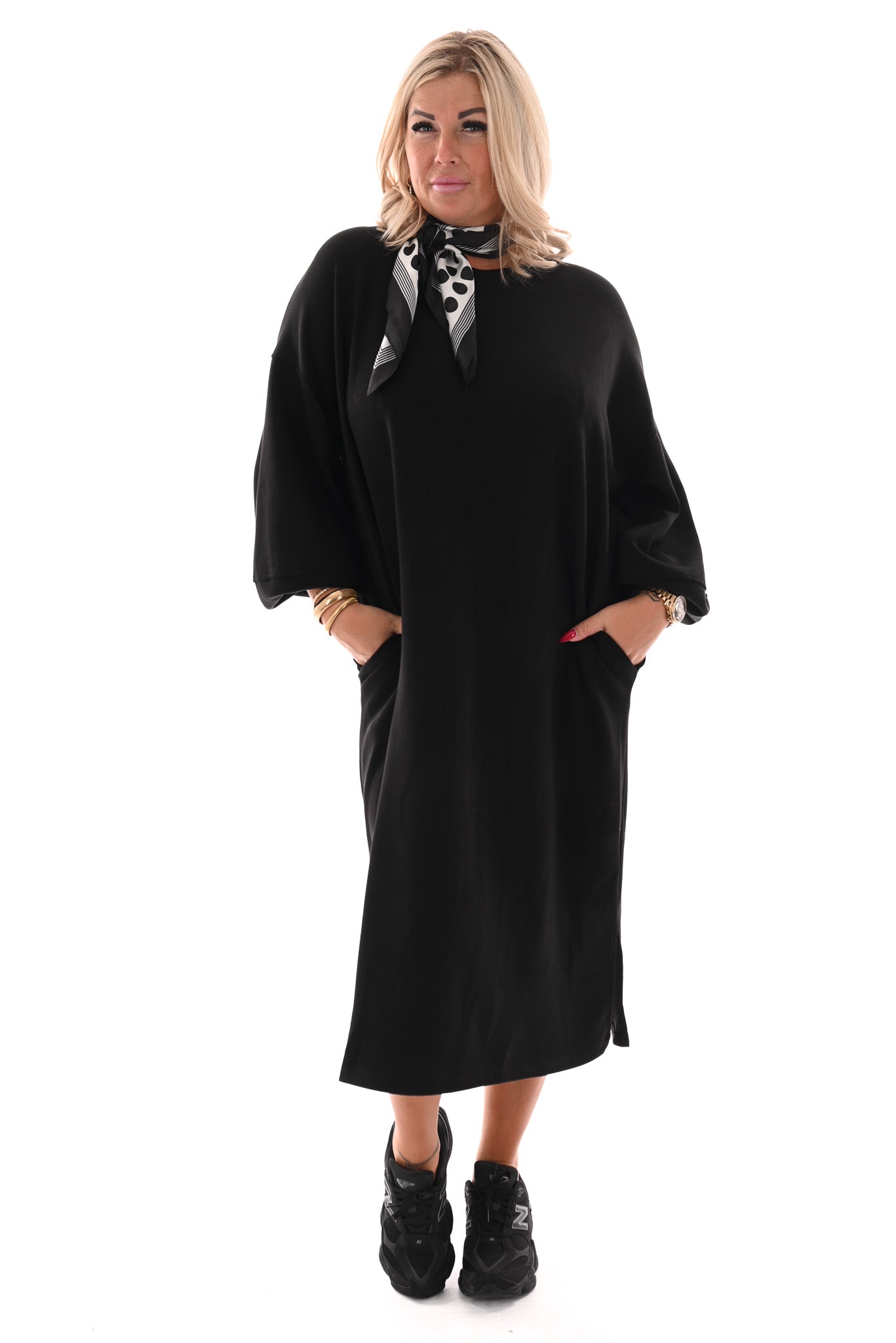 Lange sweaterdress met pofmouwen zwart