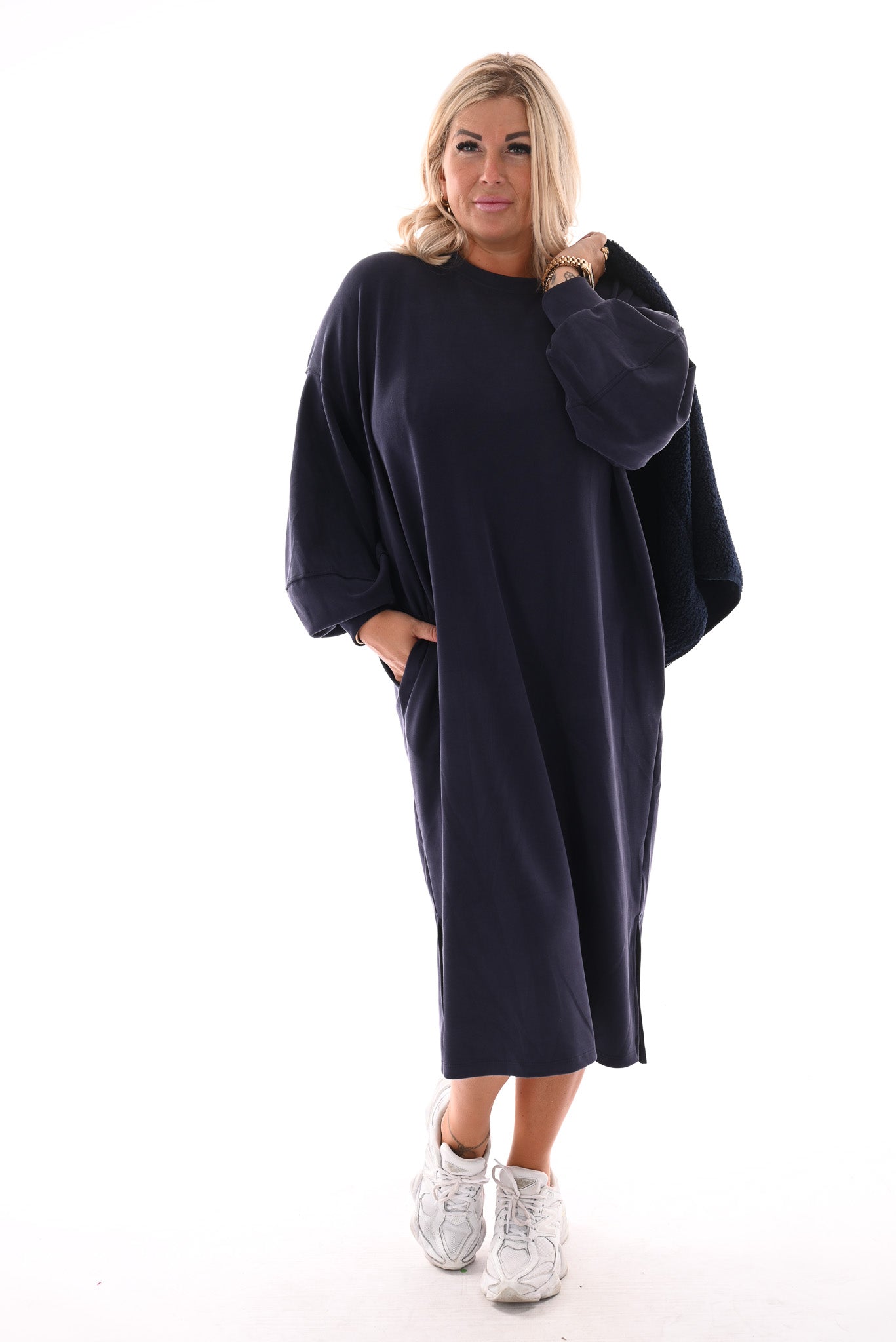 Lange sweaterdress met pofmouwen marineblauw