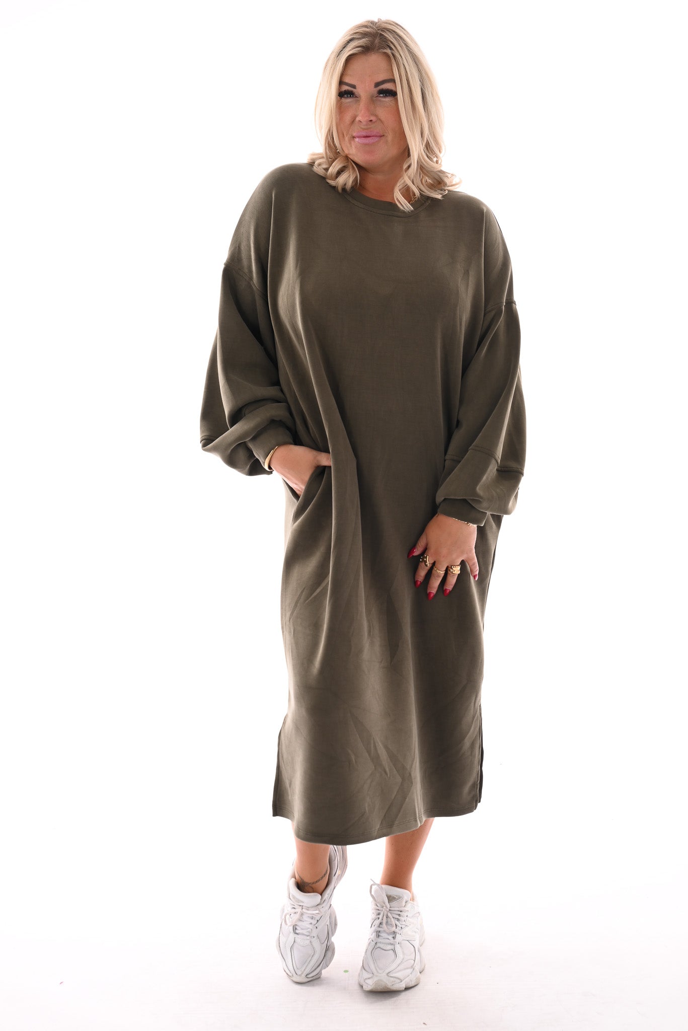 Lange sweaterdress met pofmouwen legergroen