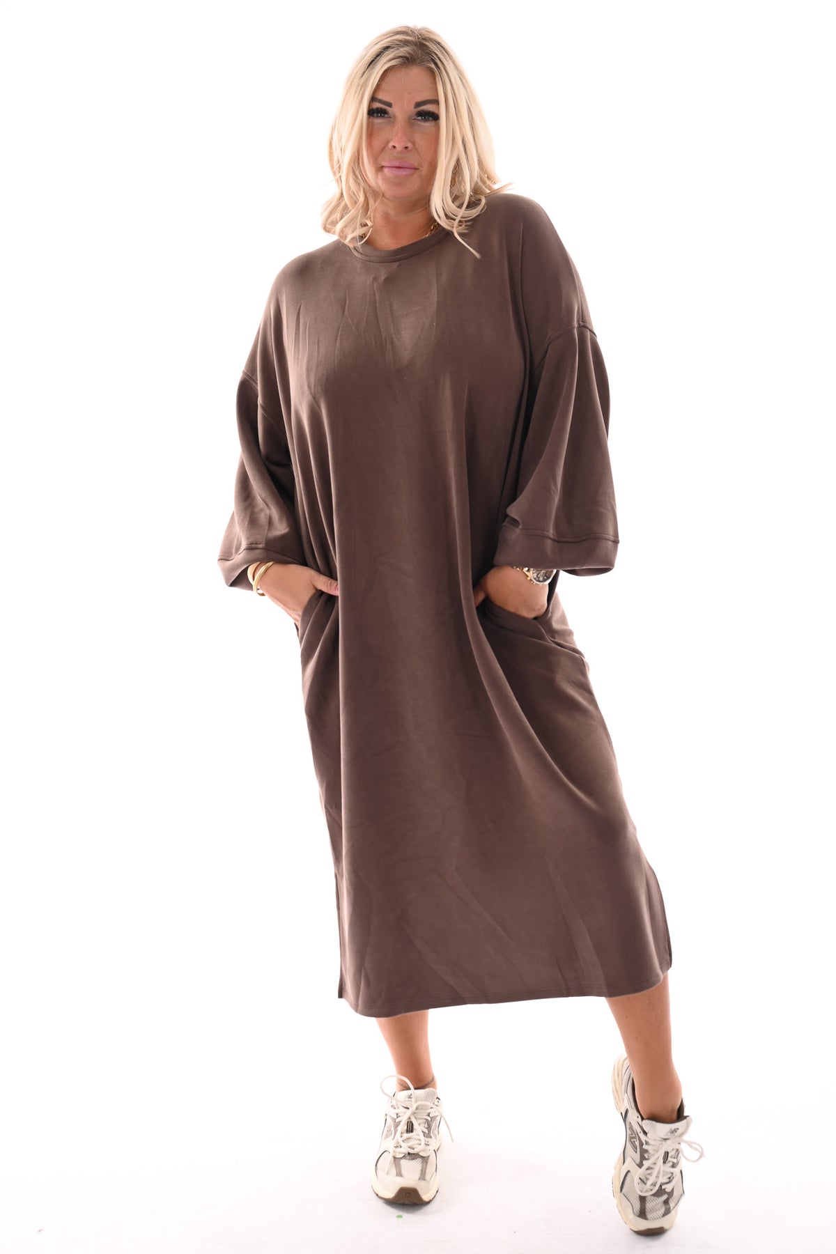 Lange sweaterdress met pofmouwen taupe