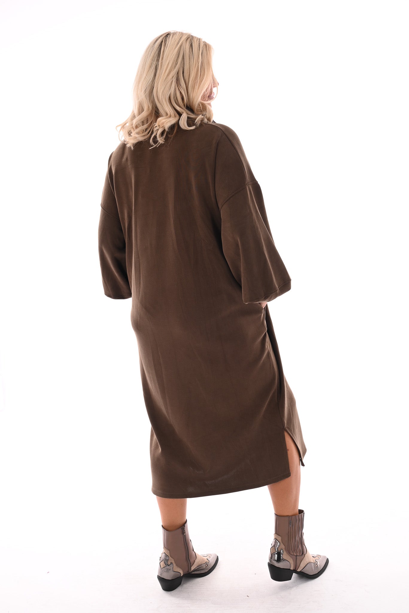 Lange sweaterdress met pofmouwen bruin