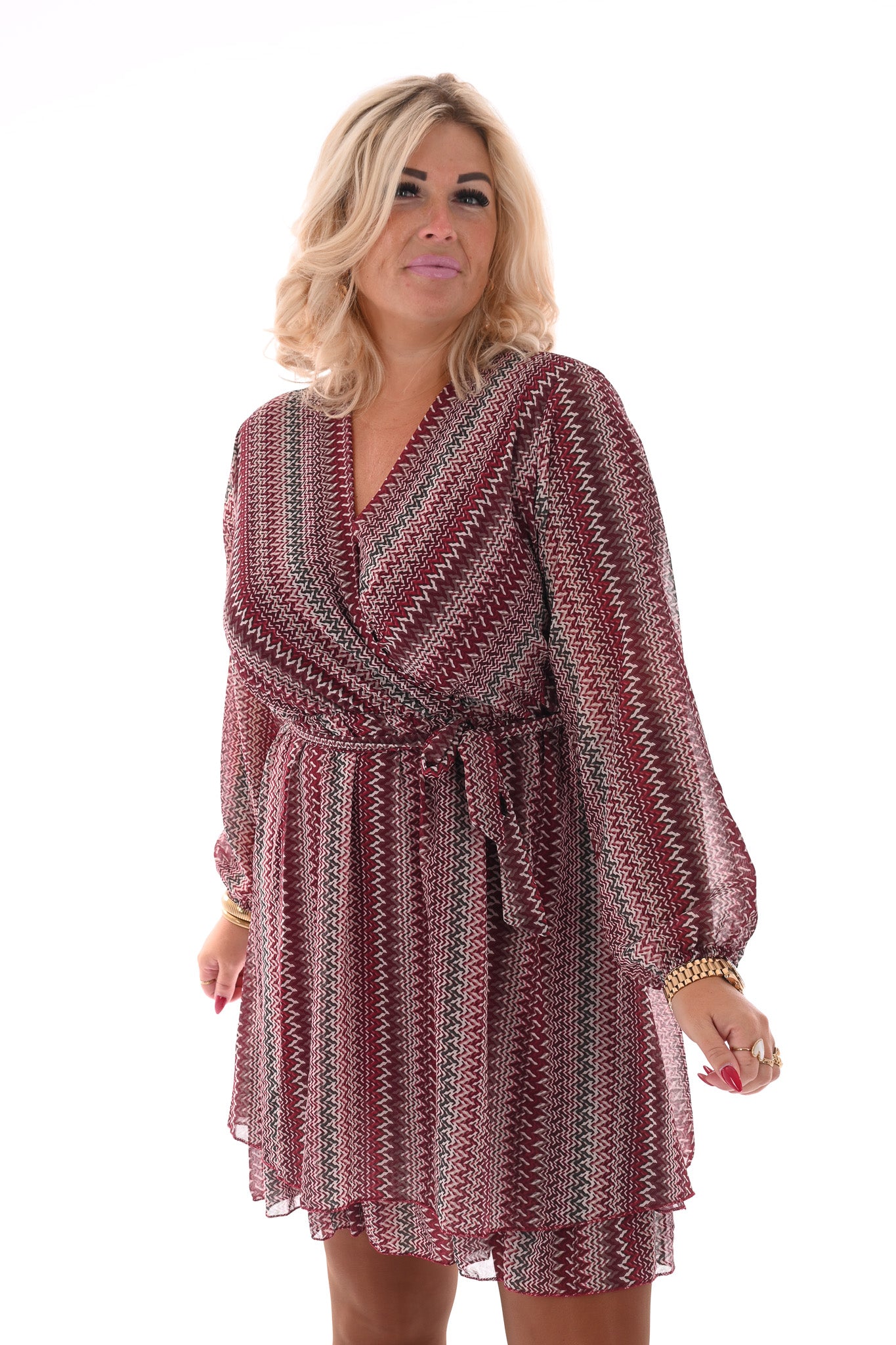 Korte jurk lange mouwen zigzag met ceintuur bordeaux