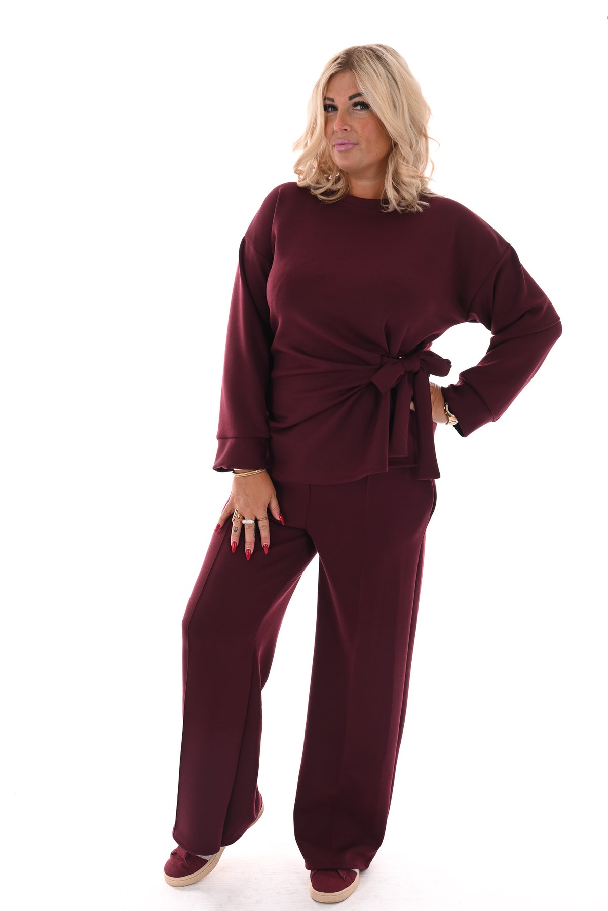 Tweedelig pak met strik knoop aubergine