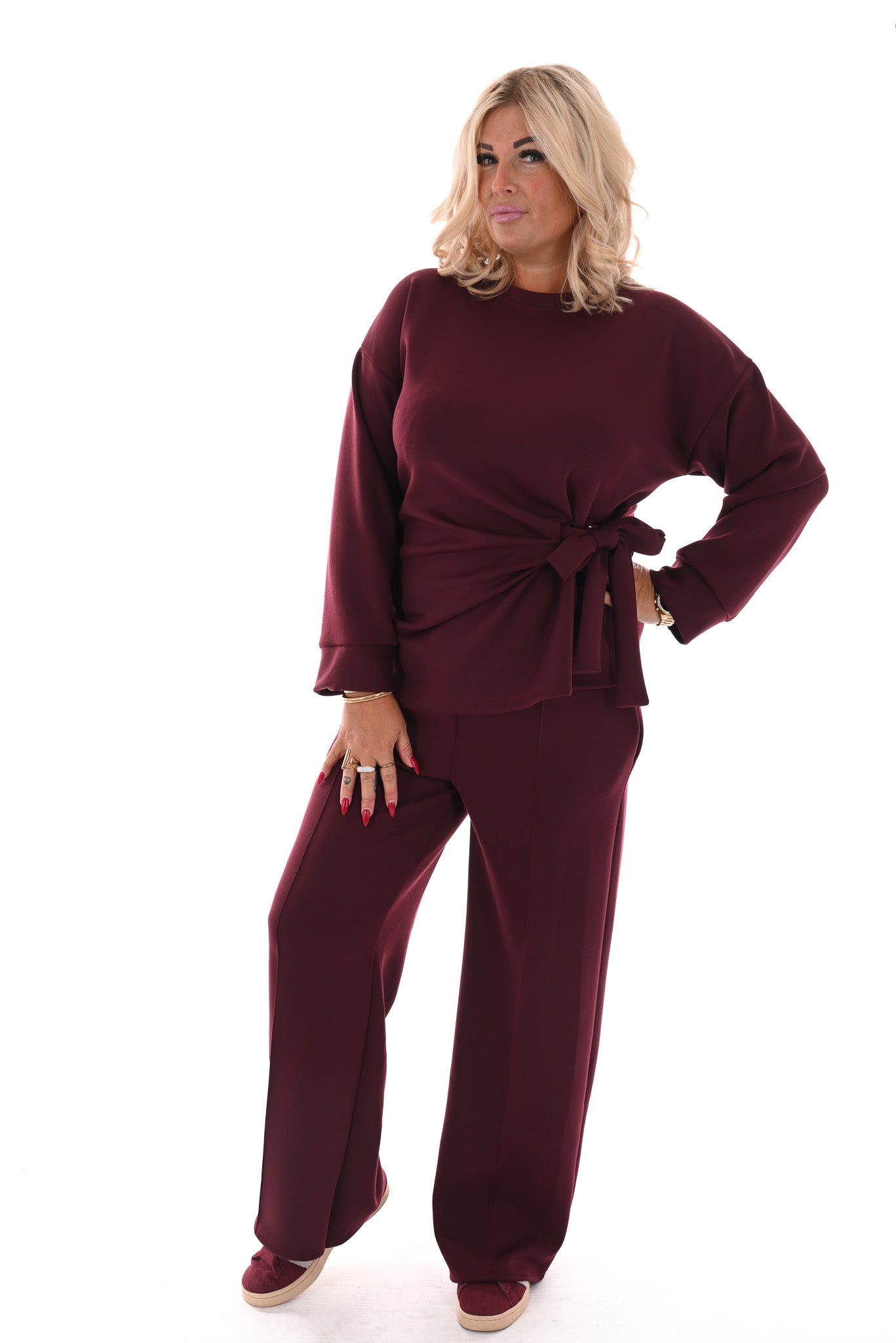 Tweedelig pak met strik knoop aubergine