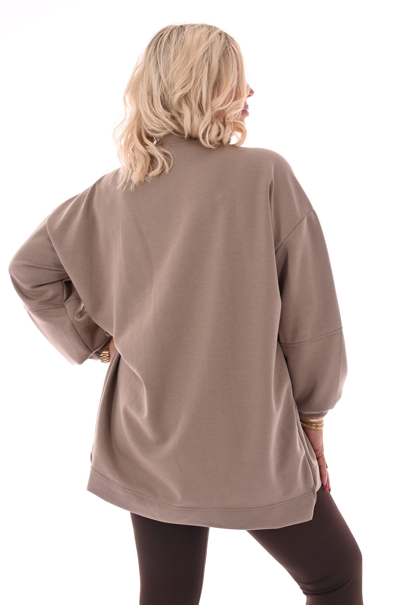 Sweater pofmouwen met applicatie taupe