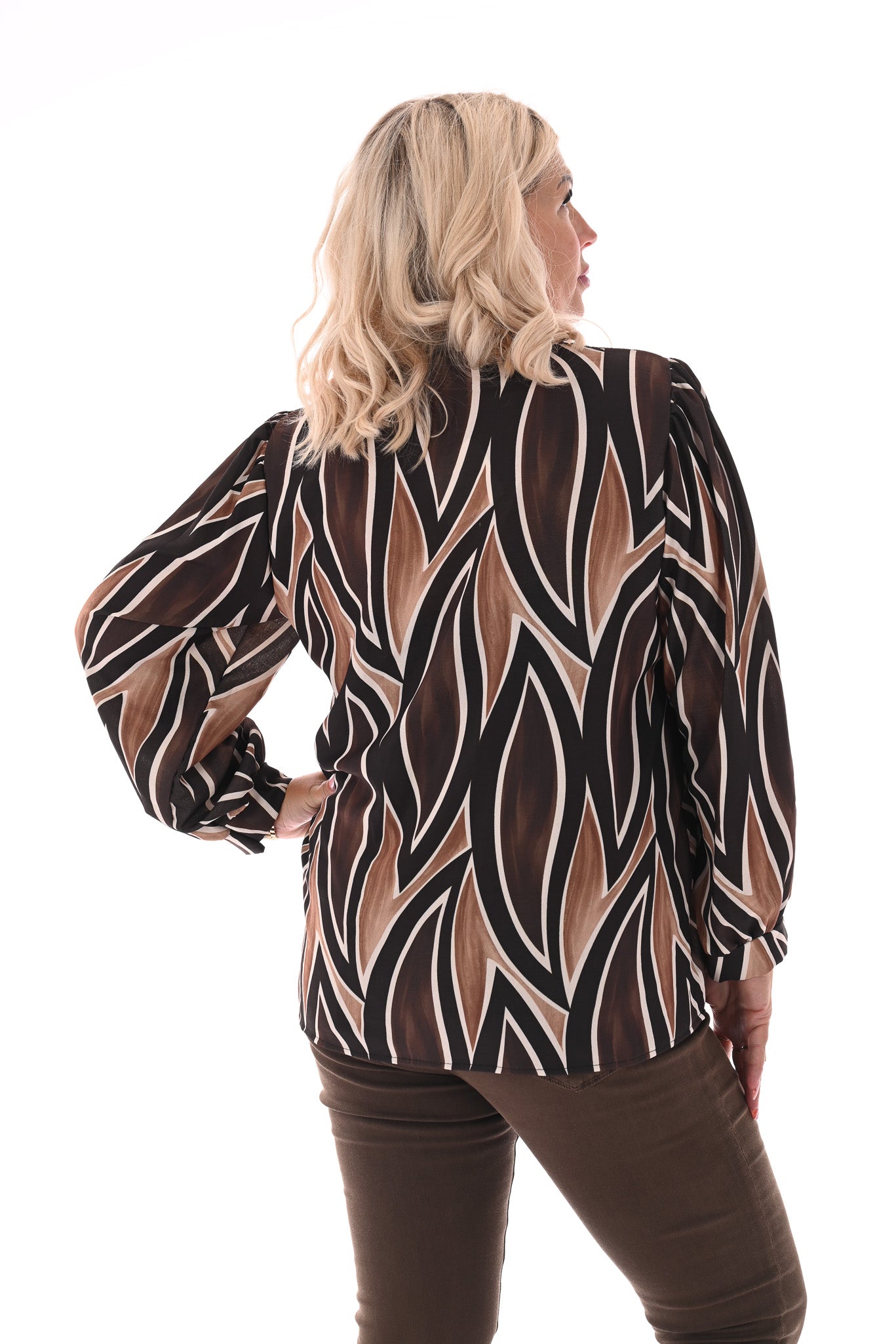 Top v-hals met print blad bruin