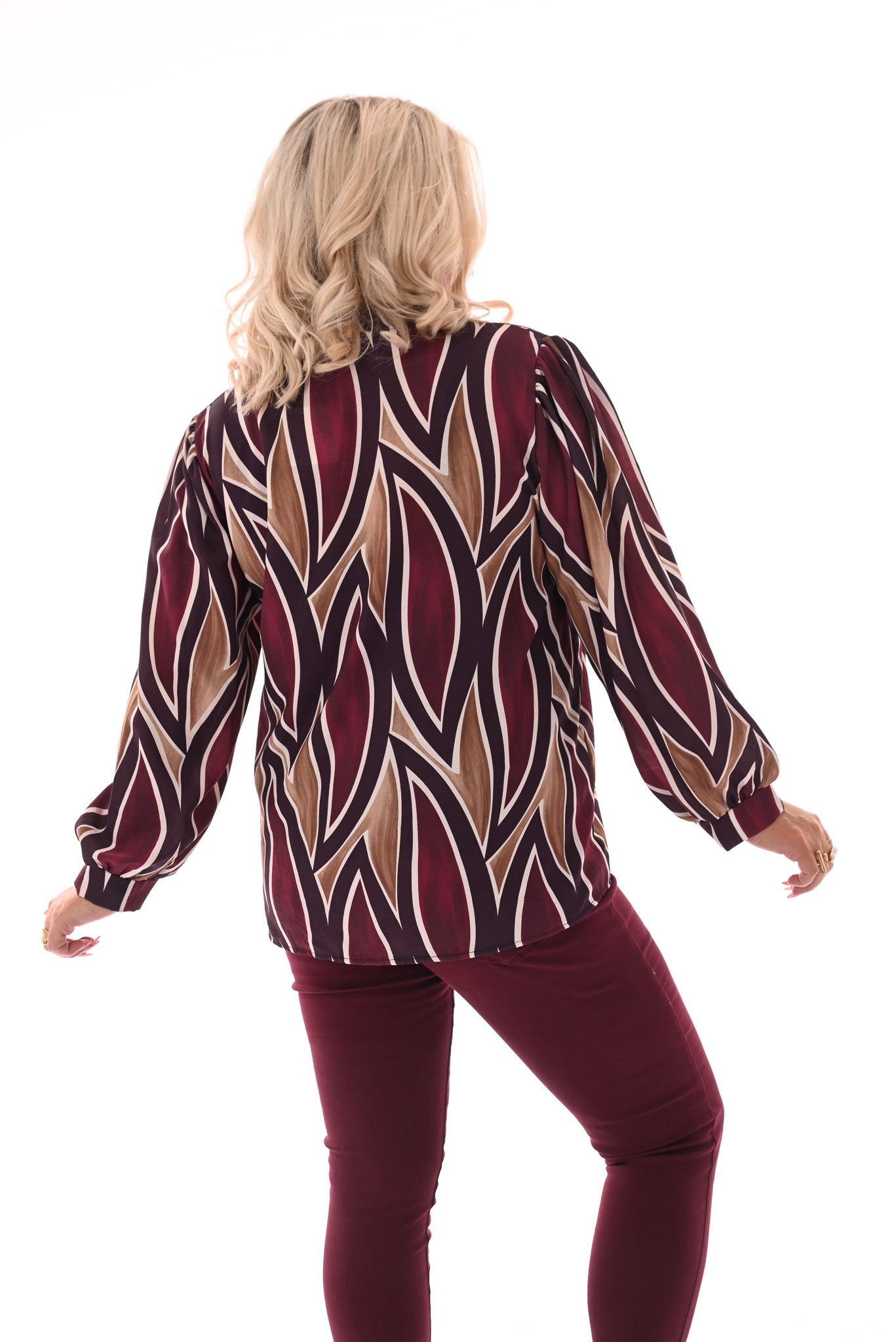 Top v-hals met print blad bordeaux