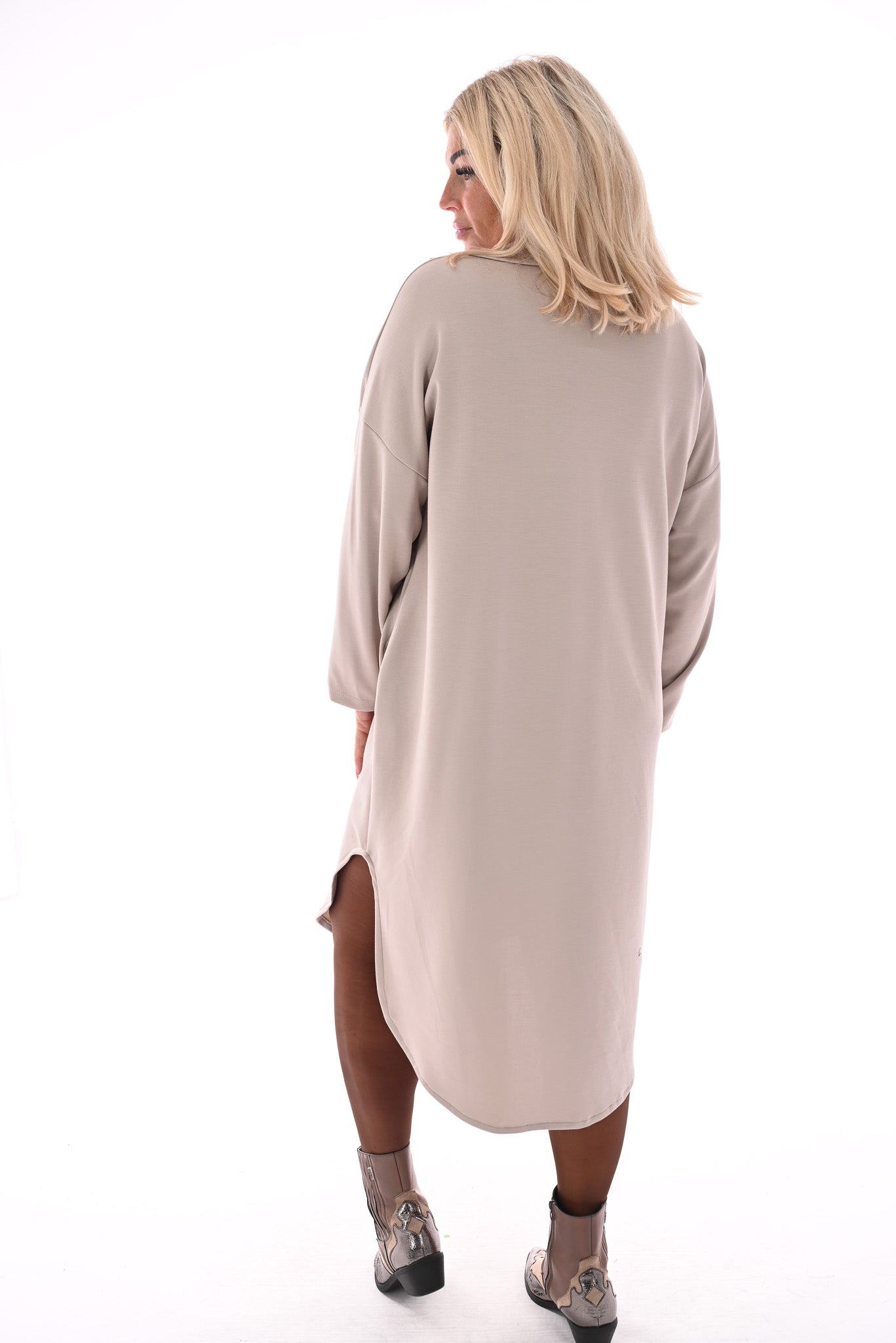 Half lange jurk v-hals en zakken beige